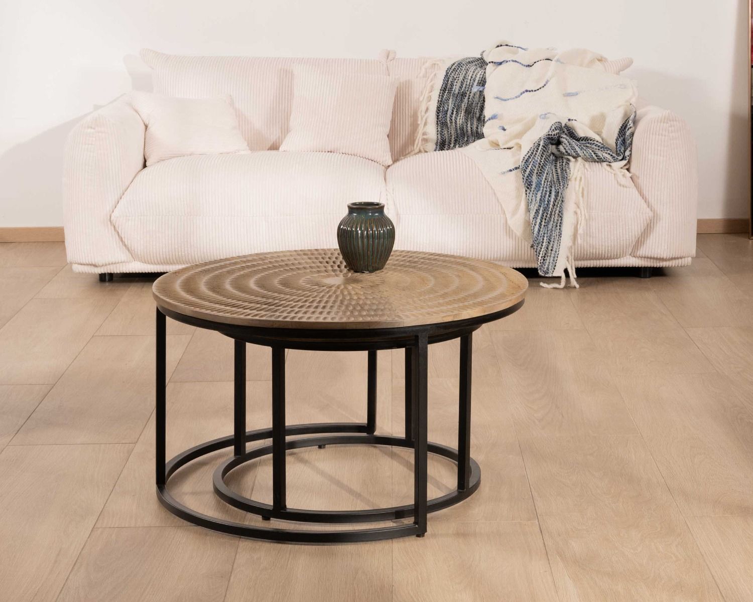 Set di 2 tavolini rotondi neri "Joe" con piano in legno