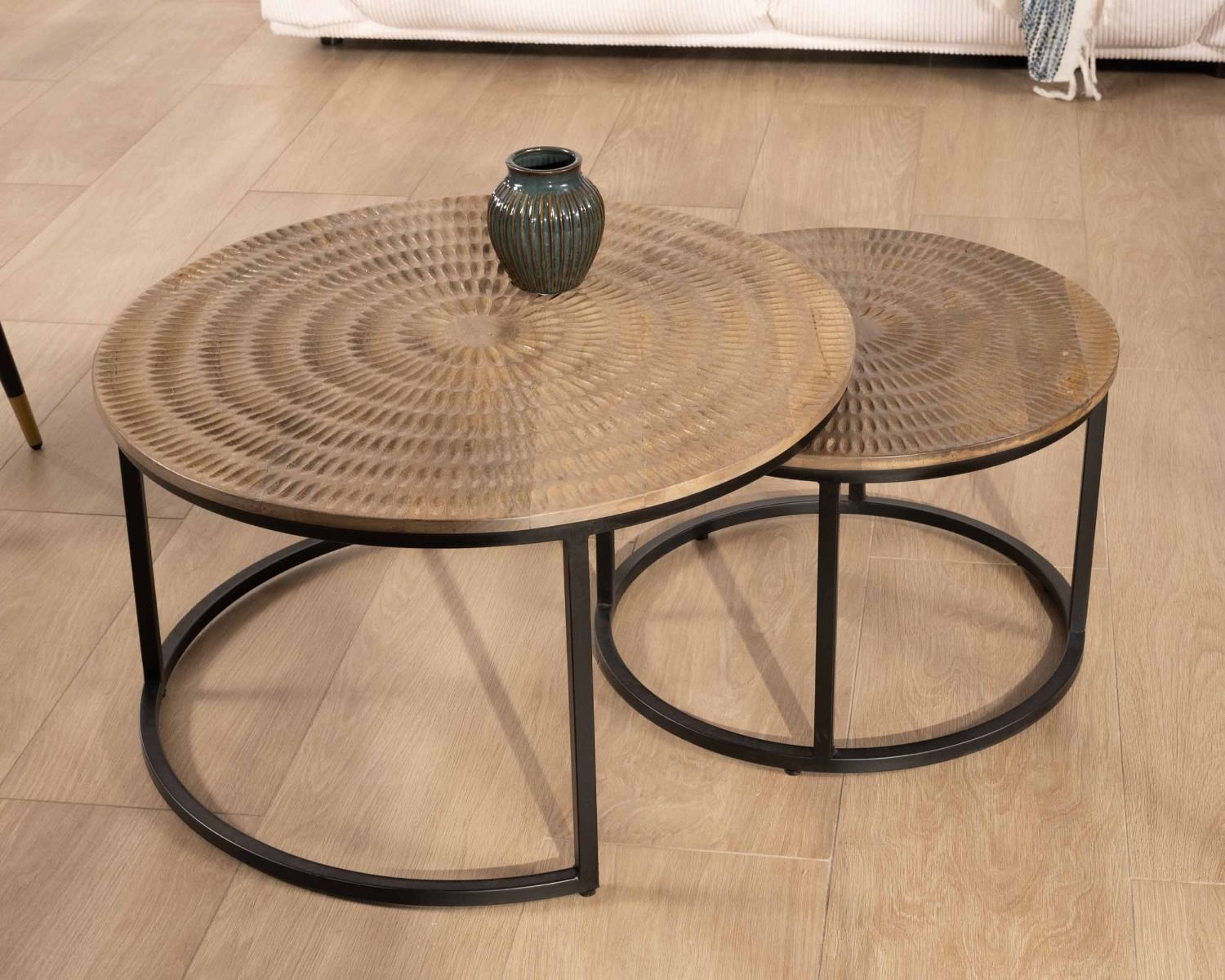 Set di 2 tavolini rotondi neri "Joe" con piano in legno