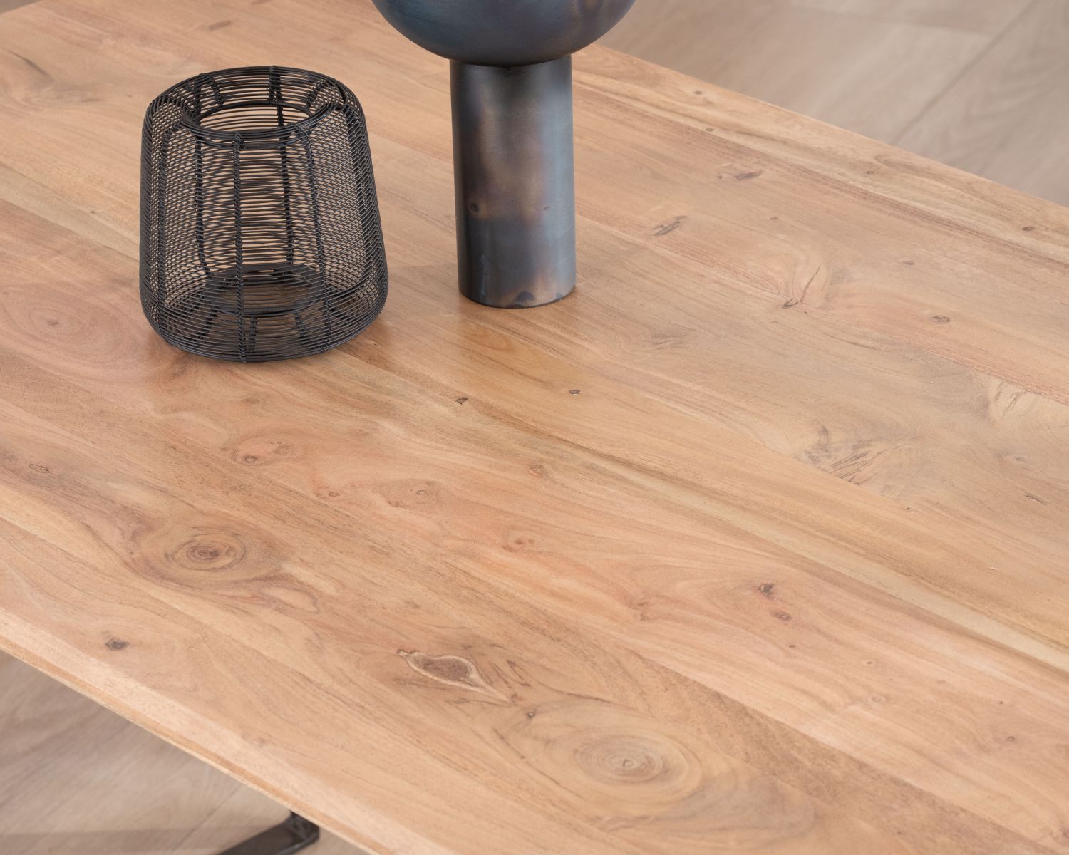 Tavolo da pranzo rettangolare "Puzzle" in legno di acacia con gambe in metallo nero 175 cm