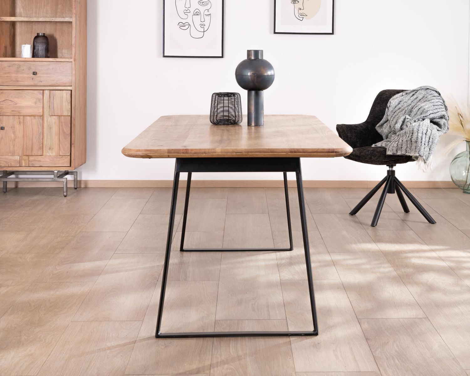 Tavolo da pranzo rettangolare "Puzzle" in legno di acacia con gambe in metallo nero 175 cm