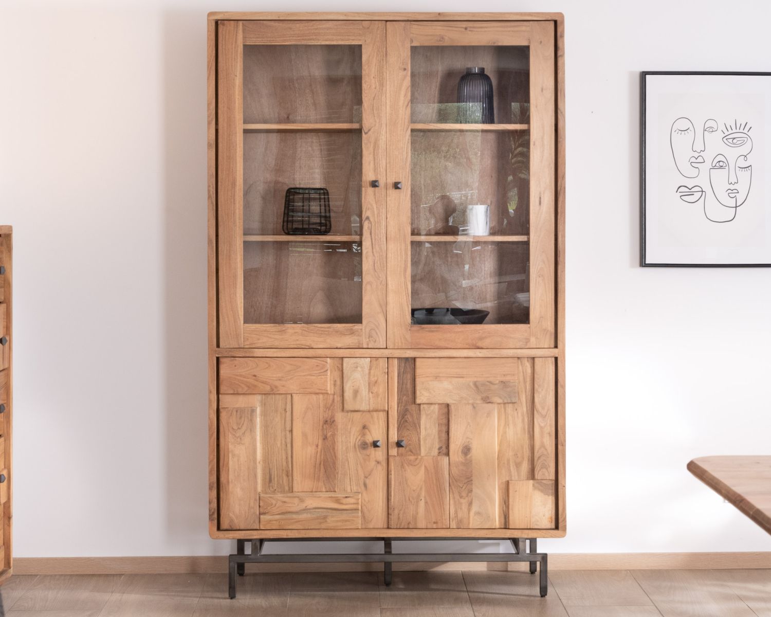 Grande vetrina a 4 ante in stile retrò in acacia e metallo "Puzzle" con frontali a carré