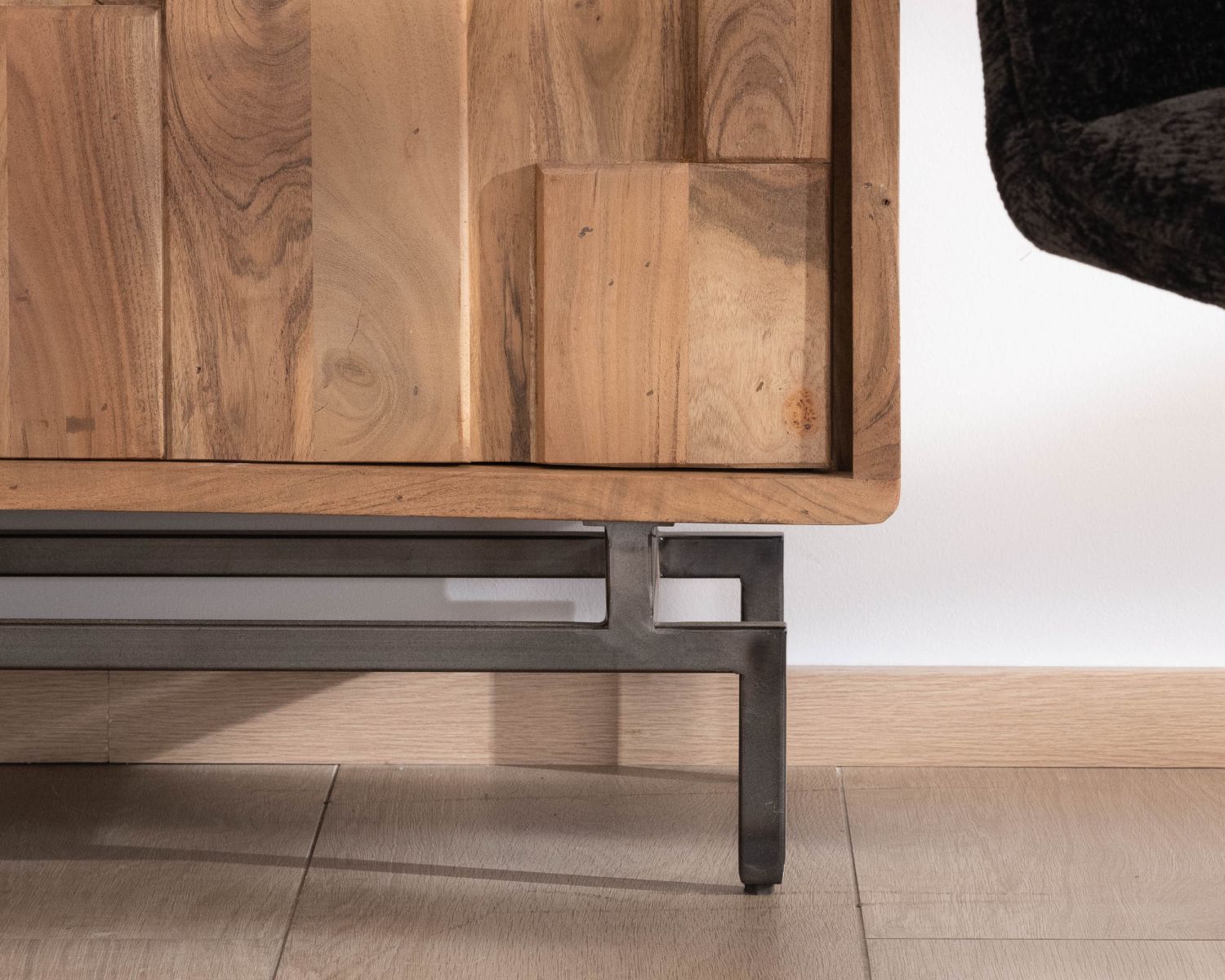 Grande vetrina a 4 ante in stile retrò in acacia e metallo "Puzzle" con frontali a carré