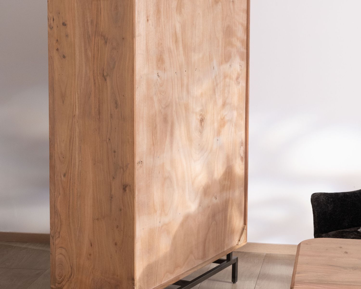 Grande vetrina a 4 ante in stile retrò in acacia e metallo "Puzzle" con frontali a carré