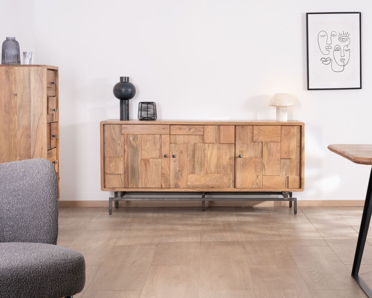 Credenza retrò a 3 ante "Puzzle" con frontali a carré in acacia