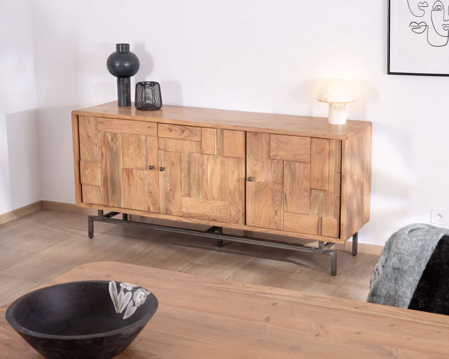 Credenza retrò a 3 ante "Puzzle" con frontali a carré in acacia