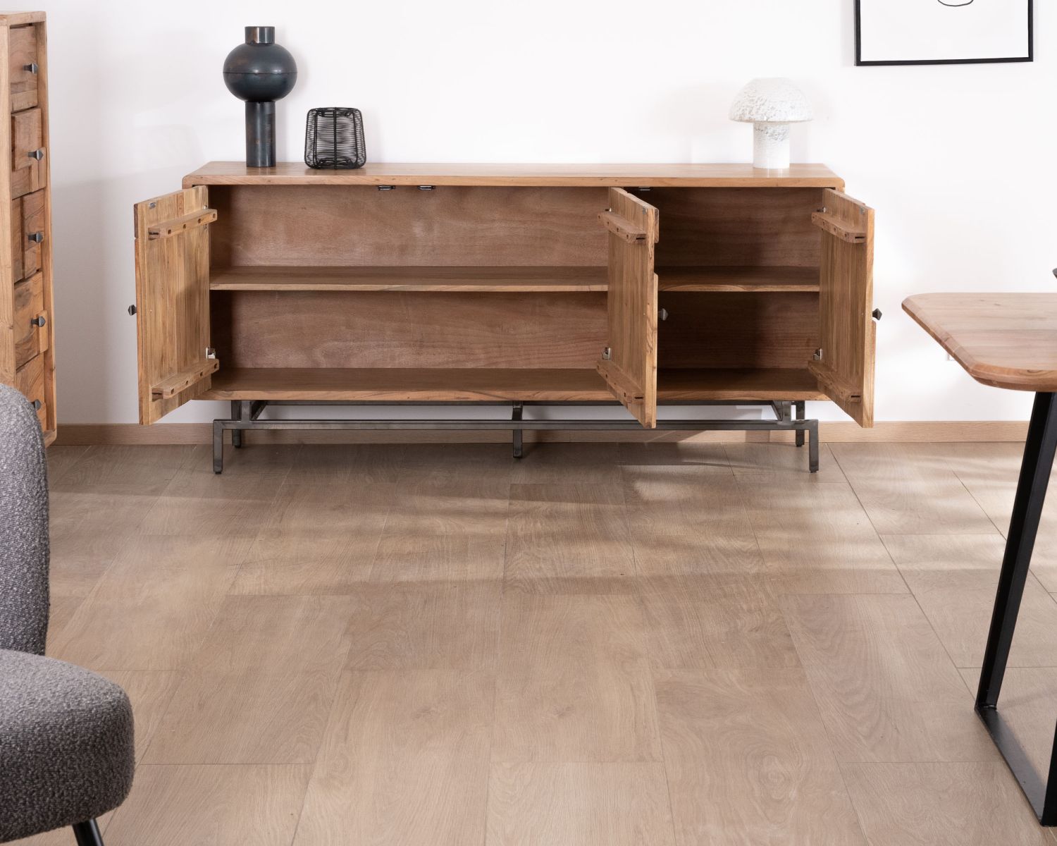 Credenza retrò a 3 ante "Puzzle" con frontali a carré in acacia