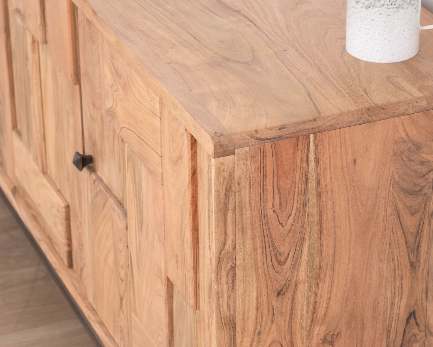 Credenza retrò a 3 ante "Puzzle" con frontali a carré in acacia