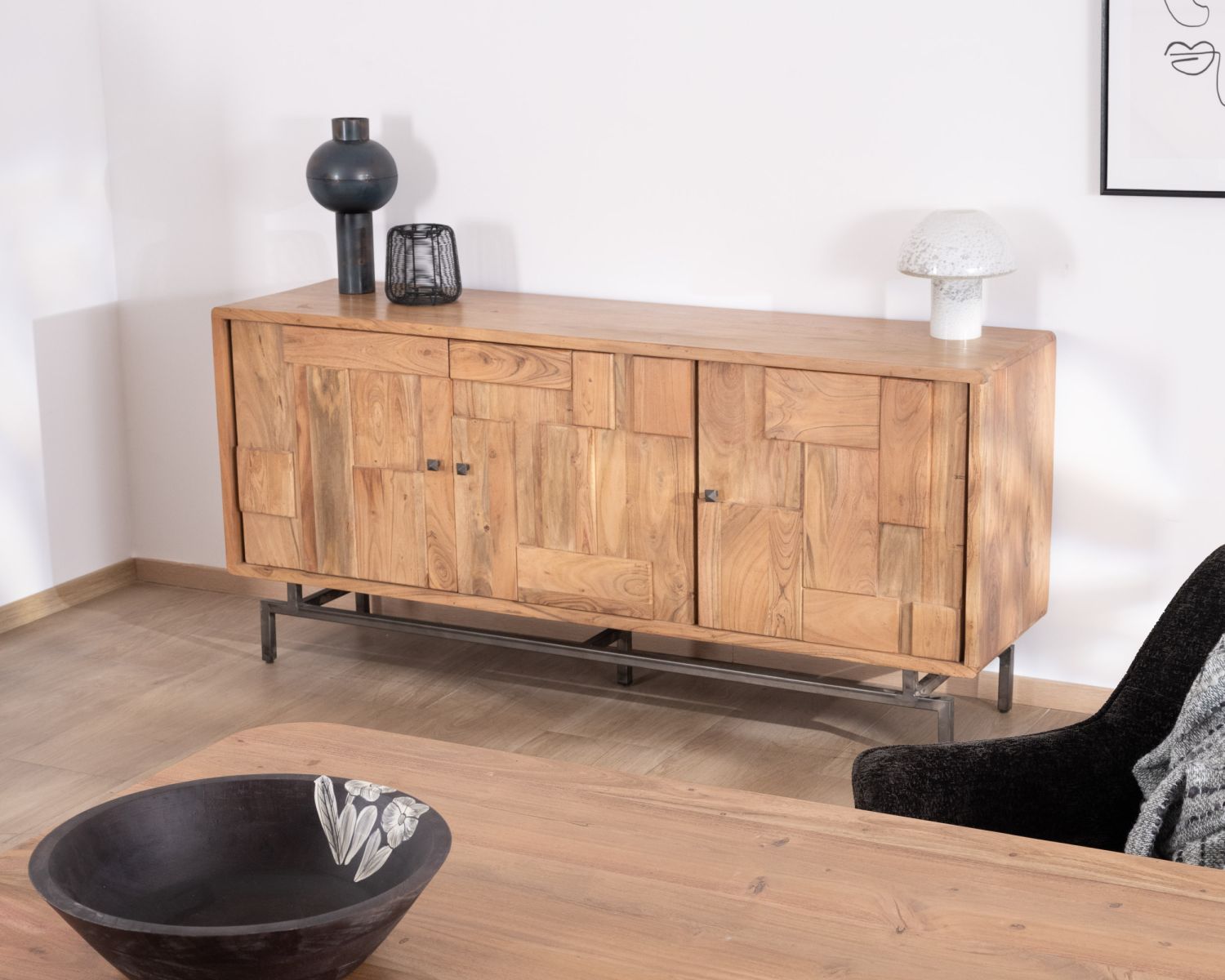 Credenza retrò a 3 ante "Puzzle" con frontali a carré in acacia