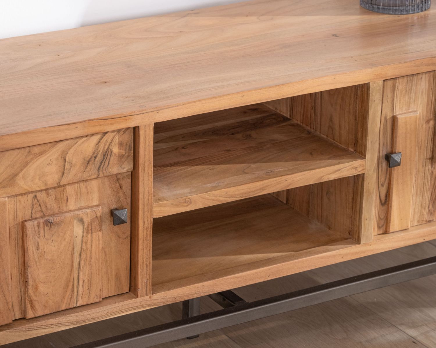 Porta TV di design retrò in acacia e metallo "Puzzle" 150 cm