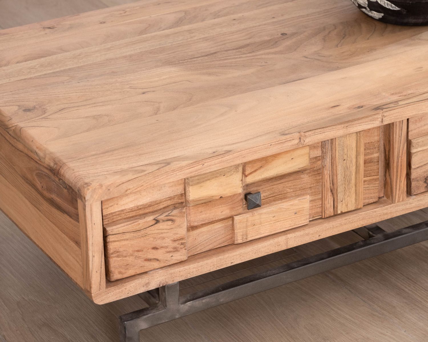 Tavolino di design retrò in acacia e metallo "Puzzle" 2 cassetti