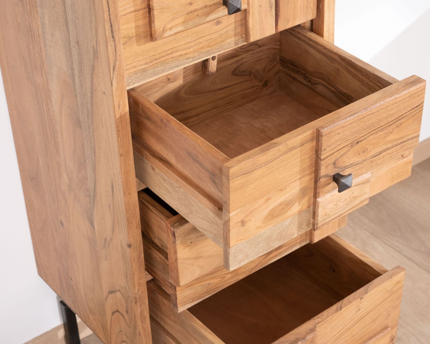 Piccola cassettiera retrò a 5 cassetti in acacia e metallo "Puzzle