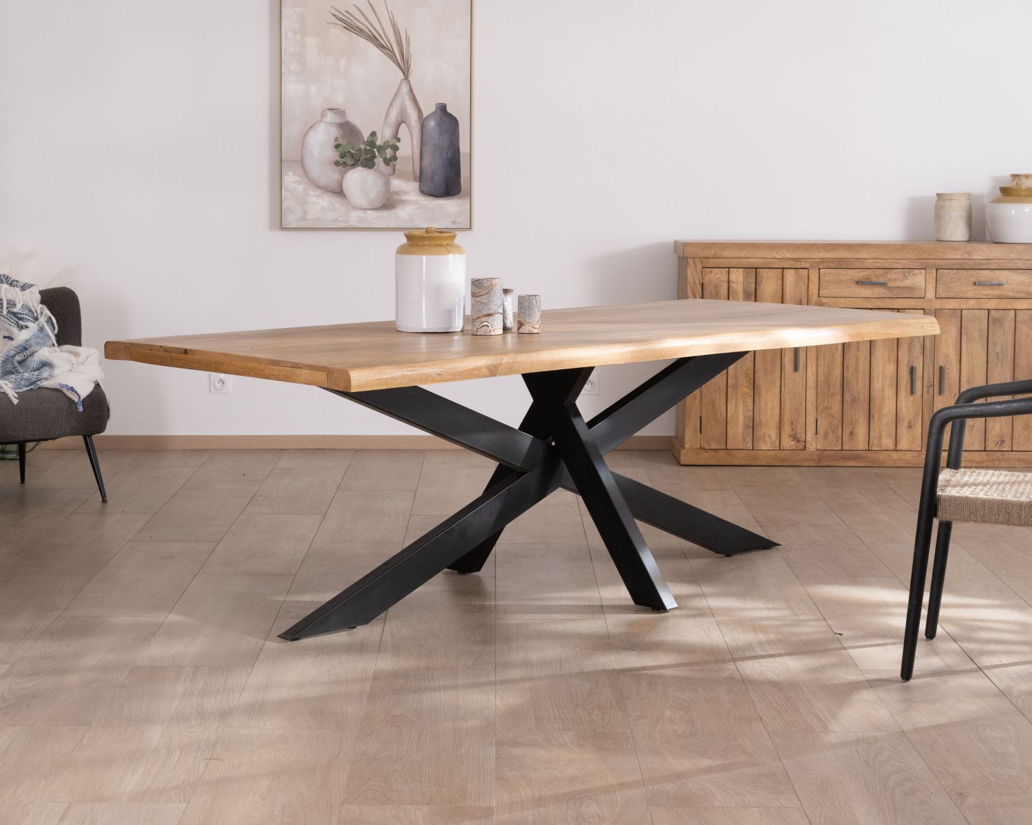 Piano del tavolo "Presolino" da 200 cm in legno di mango con bordi naturali, gambe a croce in metallo