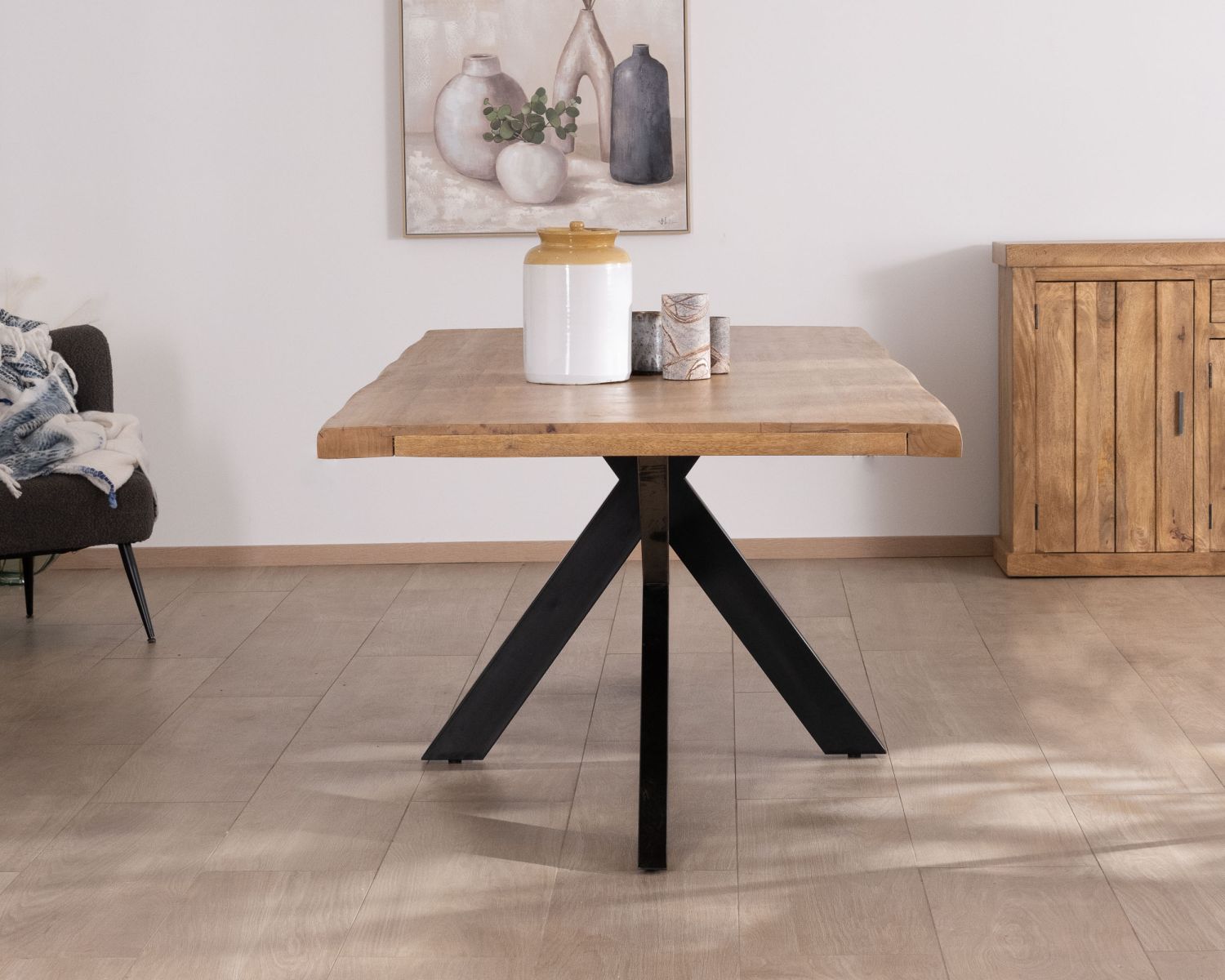 Piano del tavolo "Presolino" da 200 cm in legno di mango con bordi naturali, gambe a croce in metallo