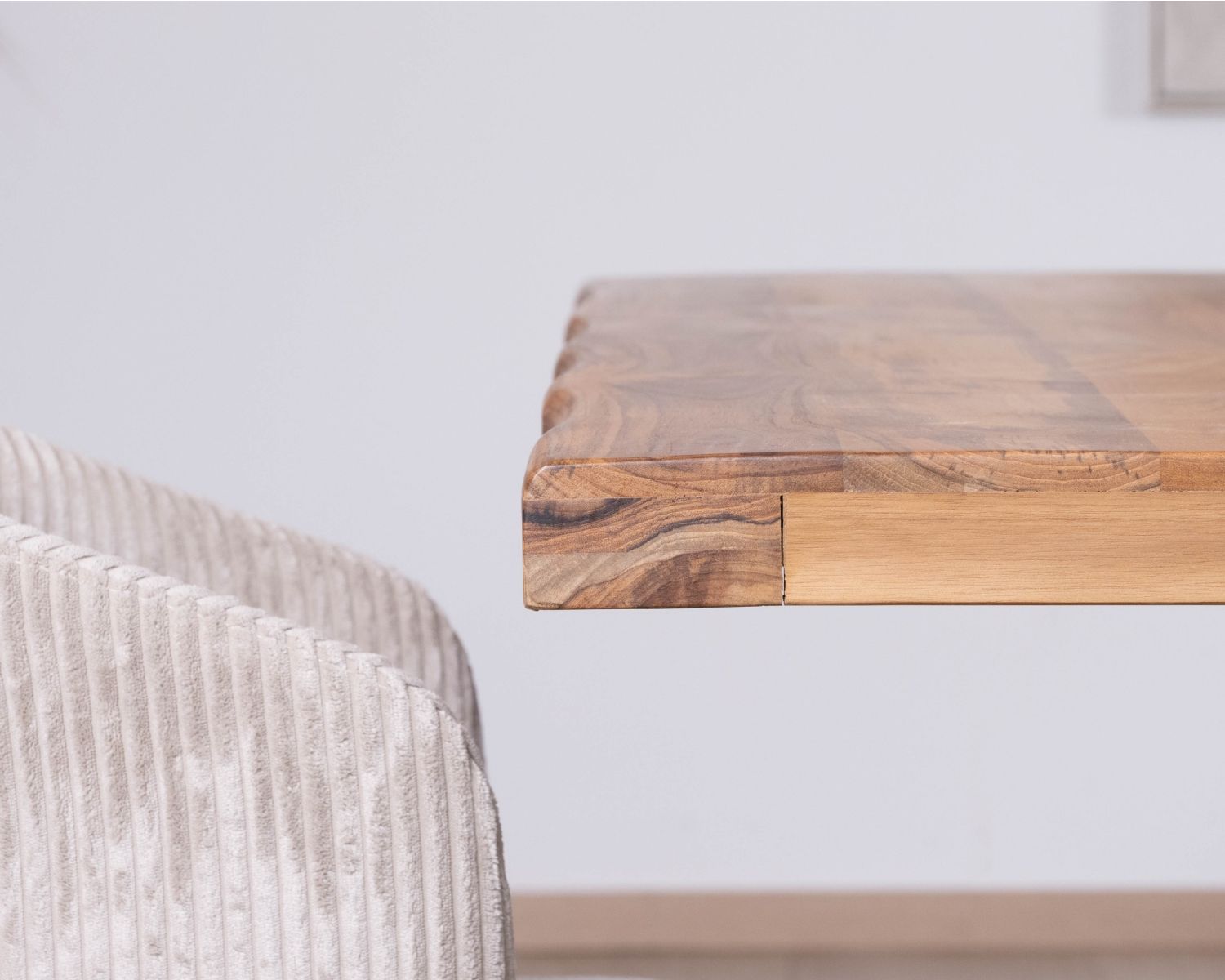 Tavolo da pranzo contemporaneo in legno massiccio "Olonie", 200 cm, gambe incrociate in metallo