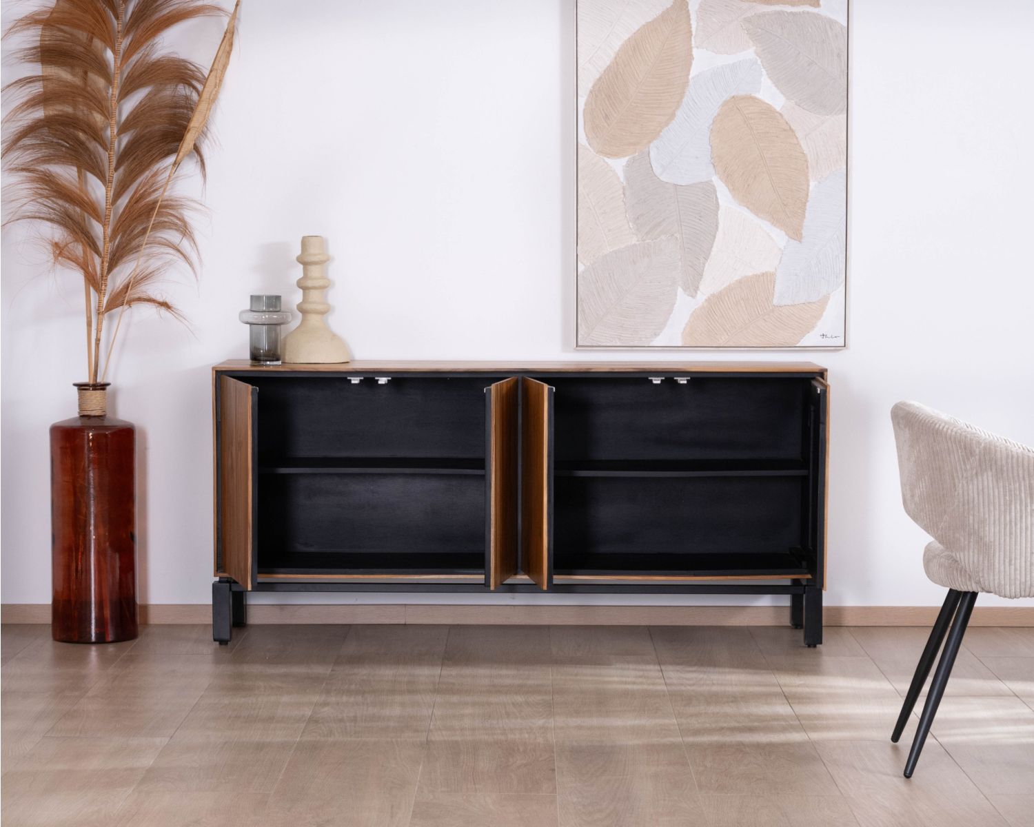 Credenza contemporanea a 4 ante "Olonie" in teak naturale e metallo nero