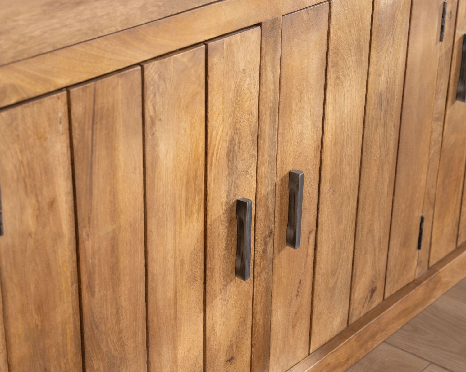 Mobile portavivande contemporaneo "Presolino" da 120 cm in mango con ante in vetro e legno