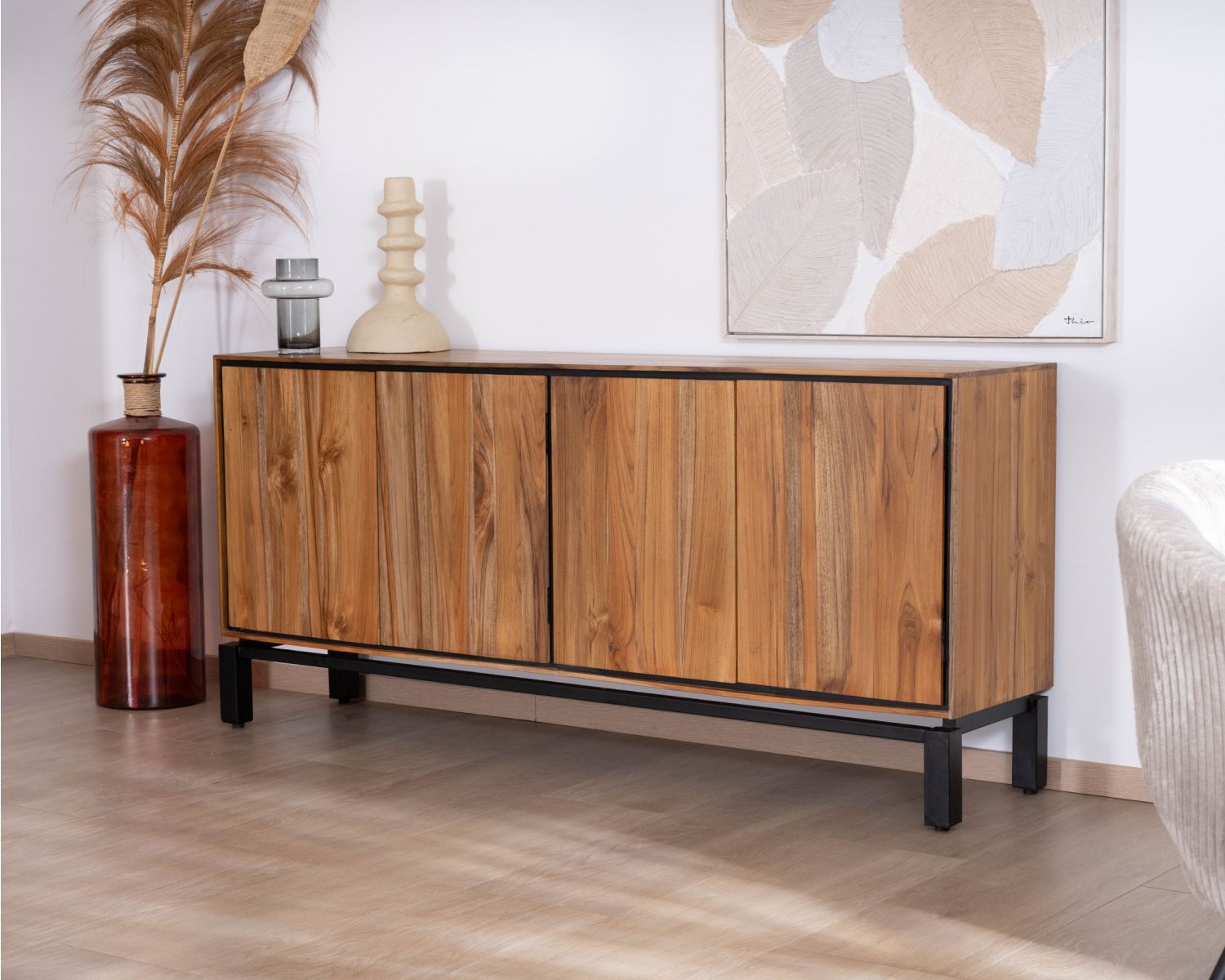 Credenza contemporanea a 4 ante "Olonie" in teak naturale e metallo nero
