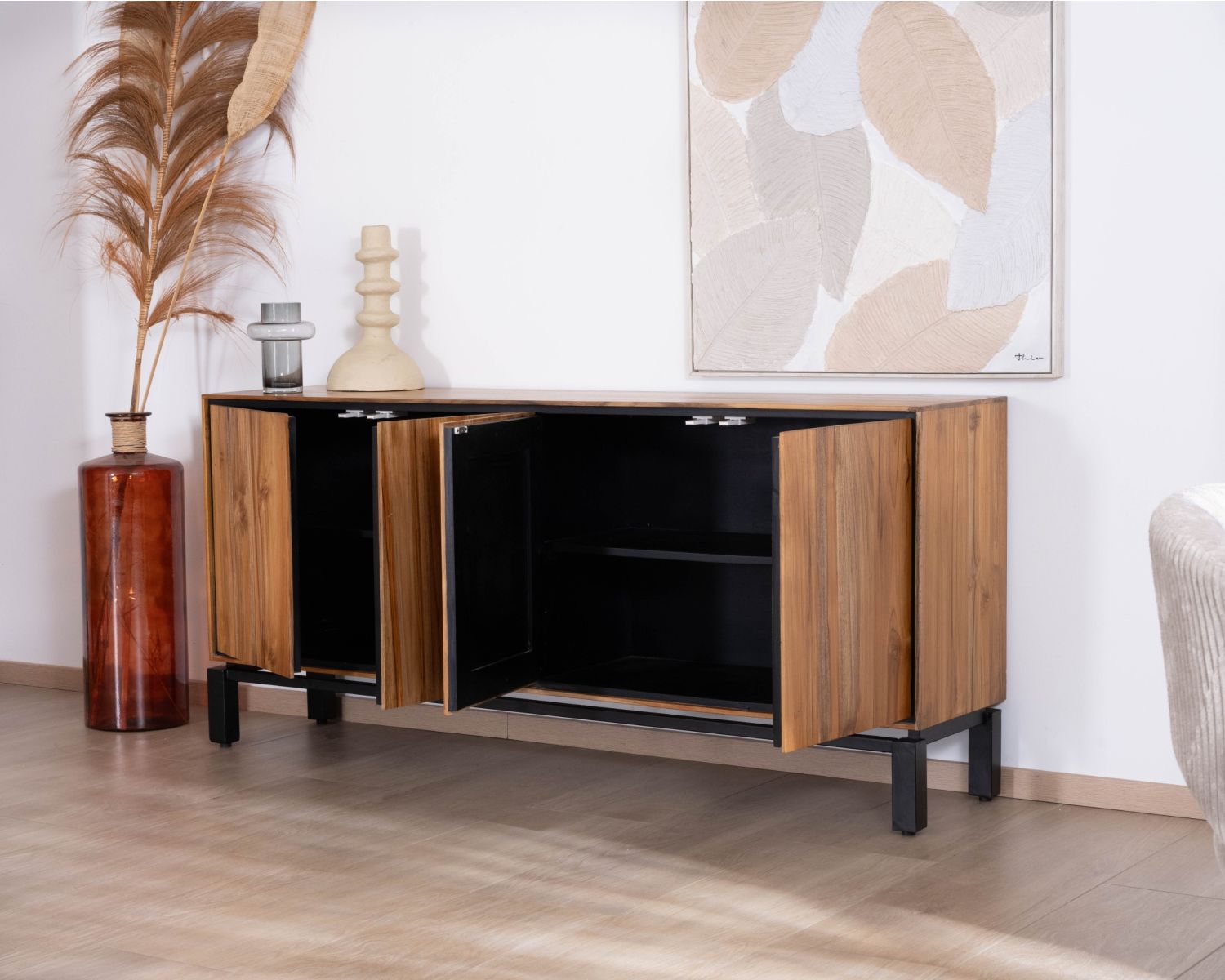 Credenza contemporanea a 4 ante "Olonie" in teak naturale e metallo nero