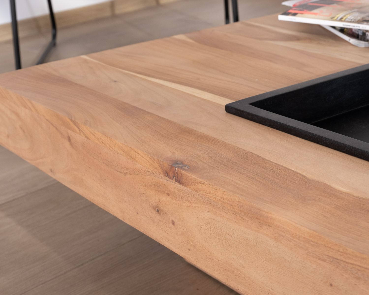 Tavolino quadrato in legno massiccio "Shelley" con contenitore estraibile 100 cm