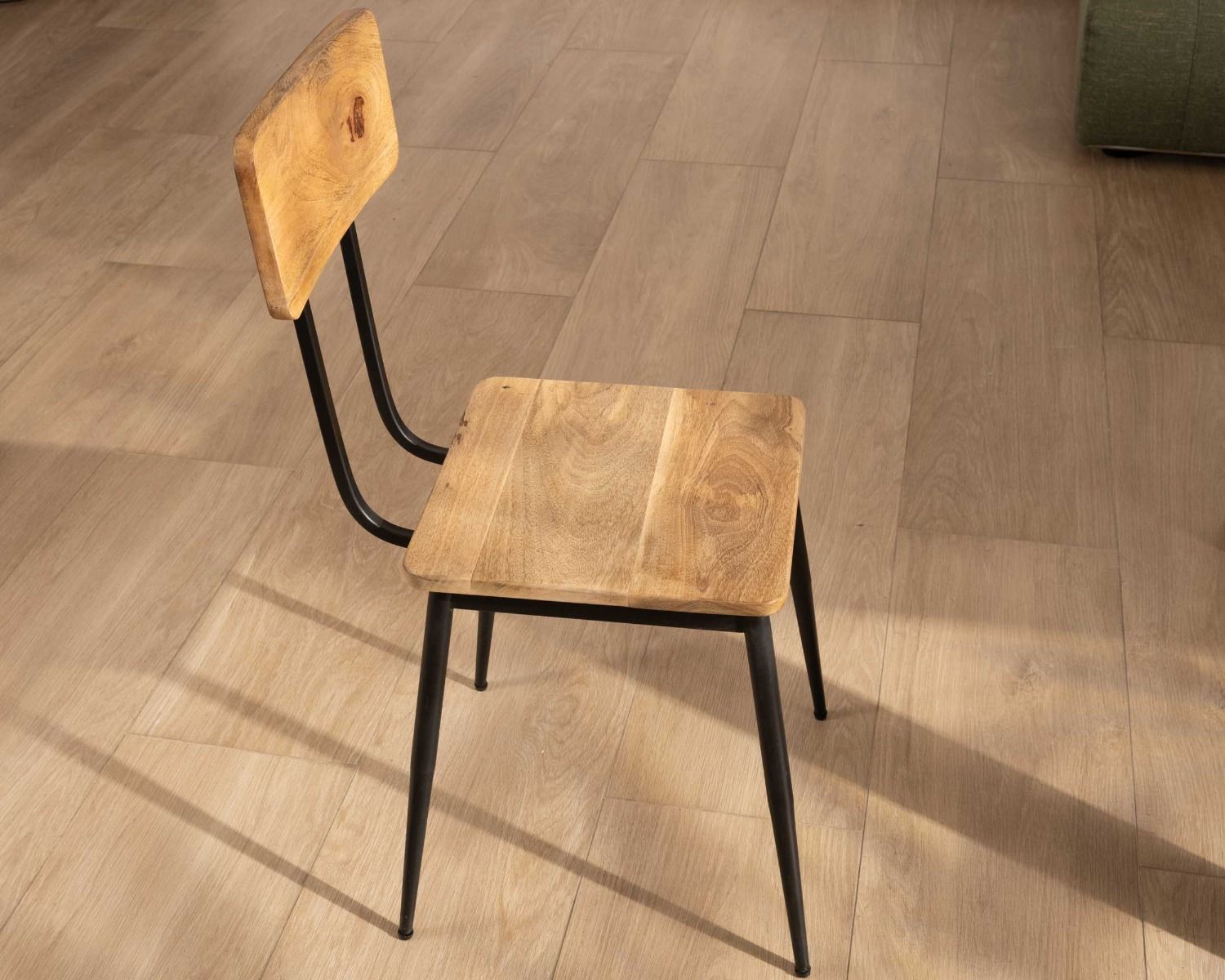 Set di 2 sedie industriali "Atelier Kraft" in legno massiccio e metallo nero