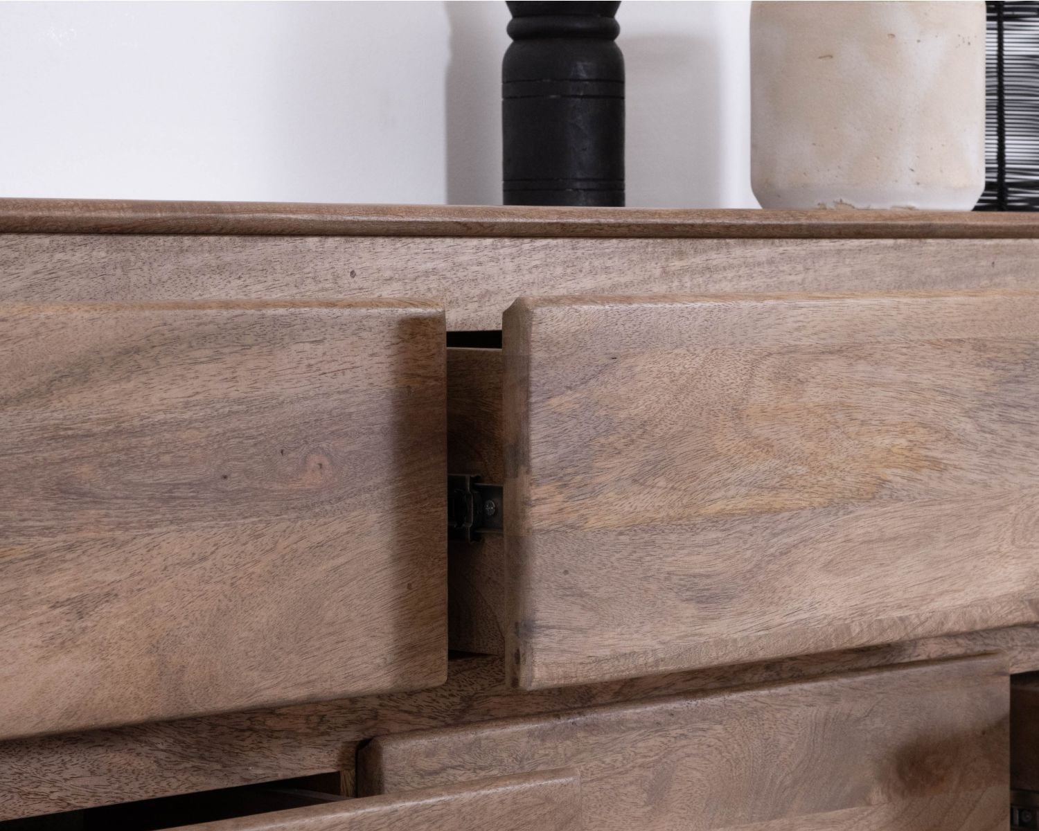 Cassettiera a 9 cassetti in legno massiccio di mango in stile "Geta" Japandi