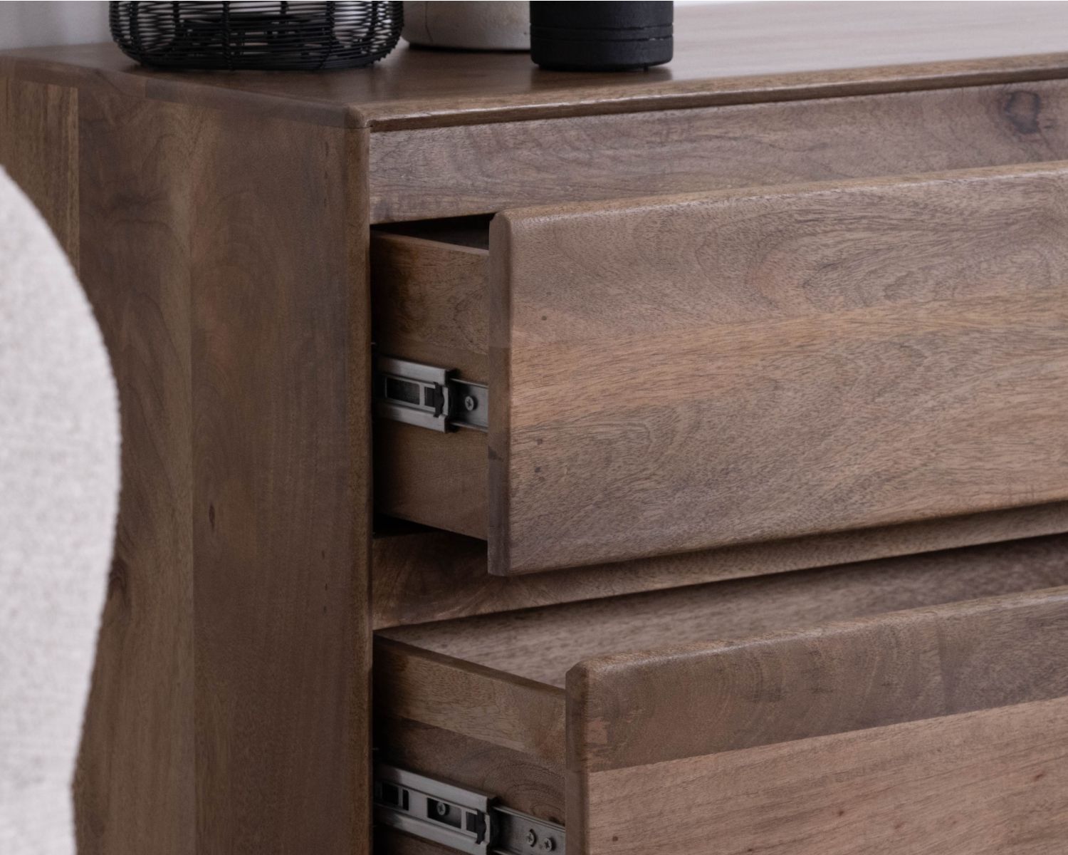 Cassettiera in stile Japandi in legno di mango massiccio "Geta", 3 cassetti ad ampia apertura