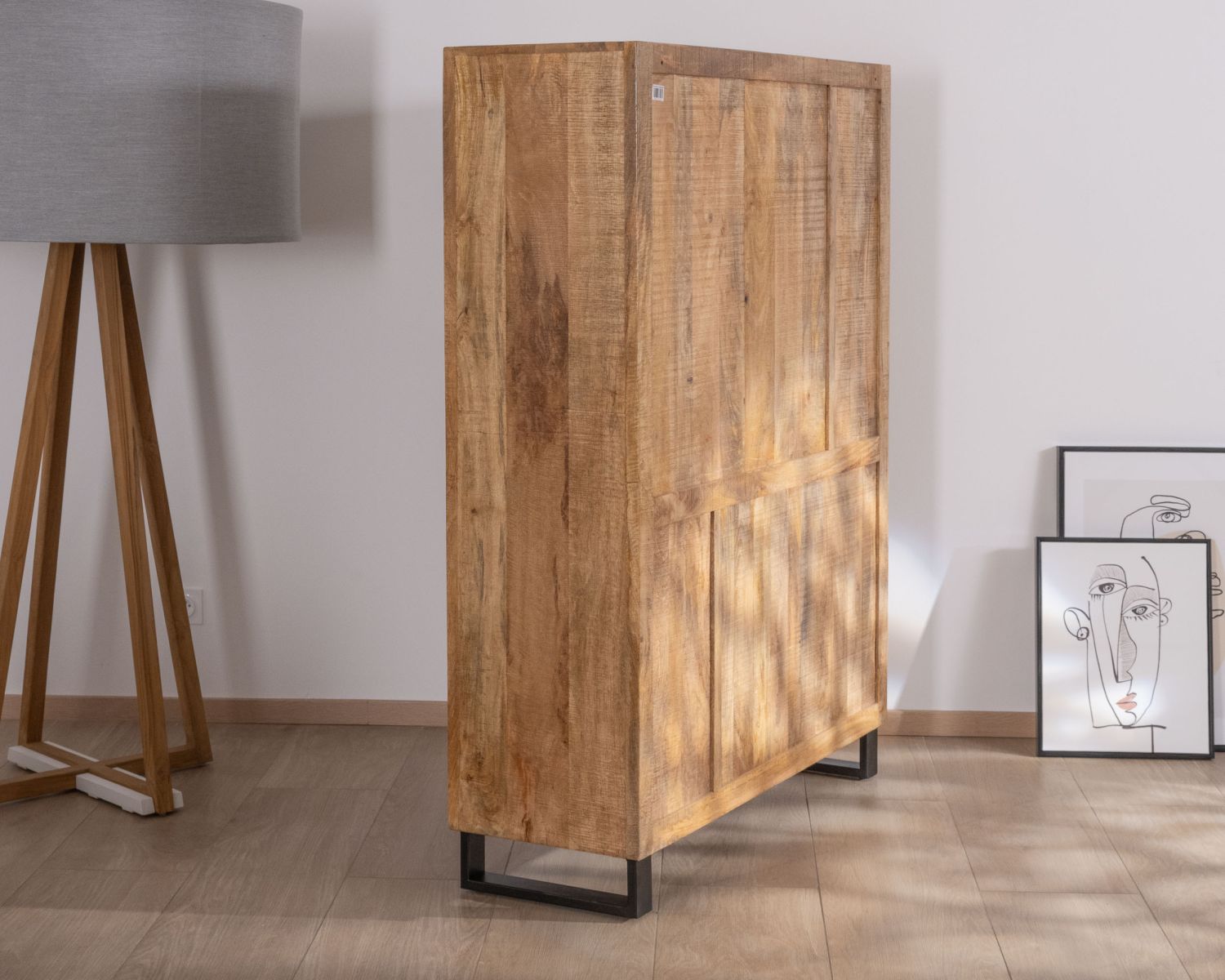 Argentier in legno di mango e gambe in metallo "Manoha" con ante reversibili a righe