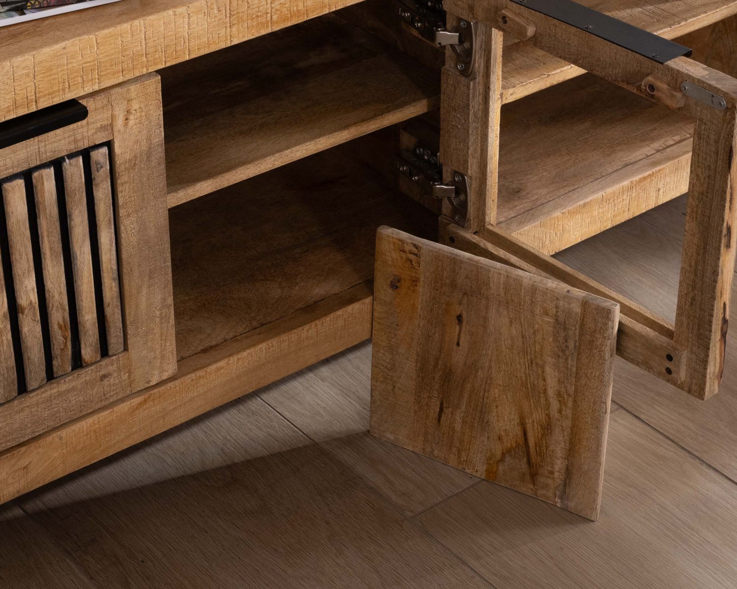 Panca TV "Manoha" 180 cm in legno di mango con gambe in metallo