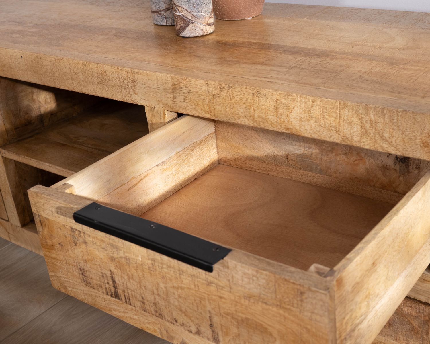 Panca TV "Manoha" 180 cm in legno di mango con gambe in metallo