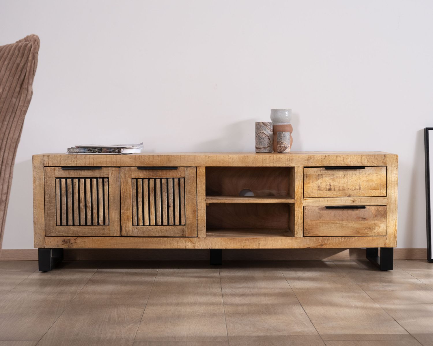 Panca TV "Manoha" 180 cm in legno di mango con gambe in metallo