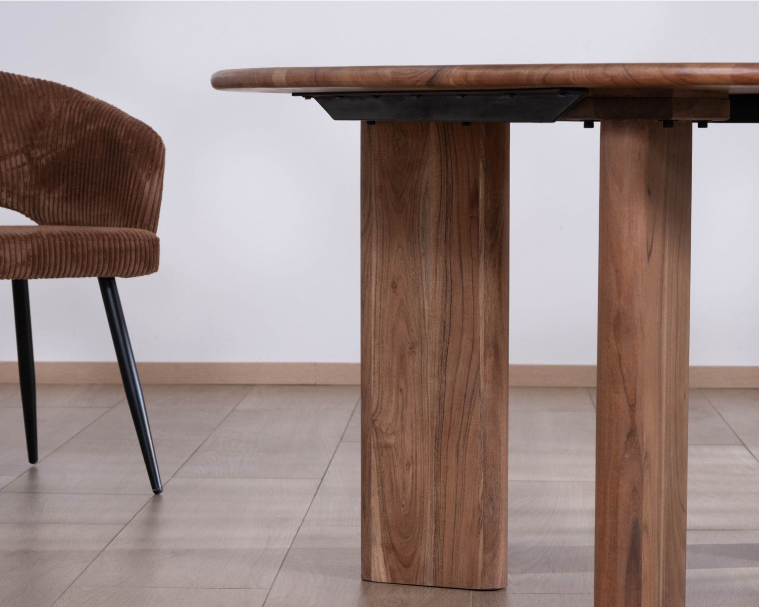 Tavolo da pranzo rotondo in stile japandi "Yona" 150 cm