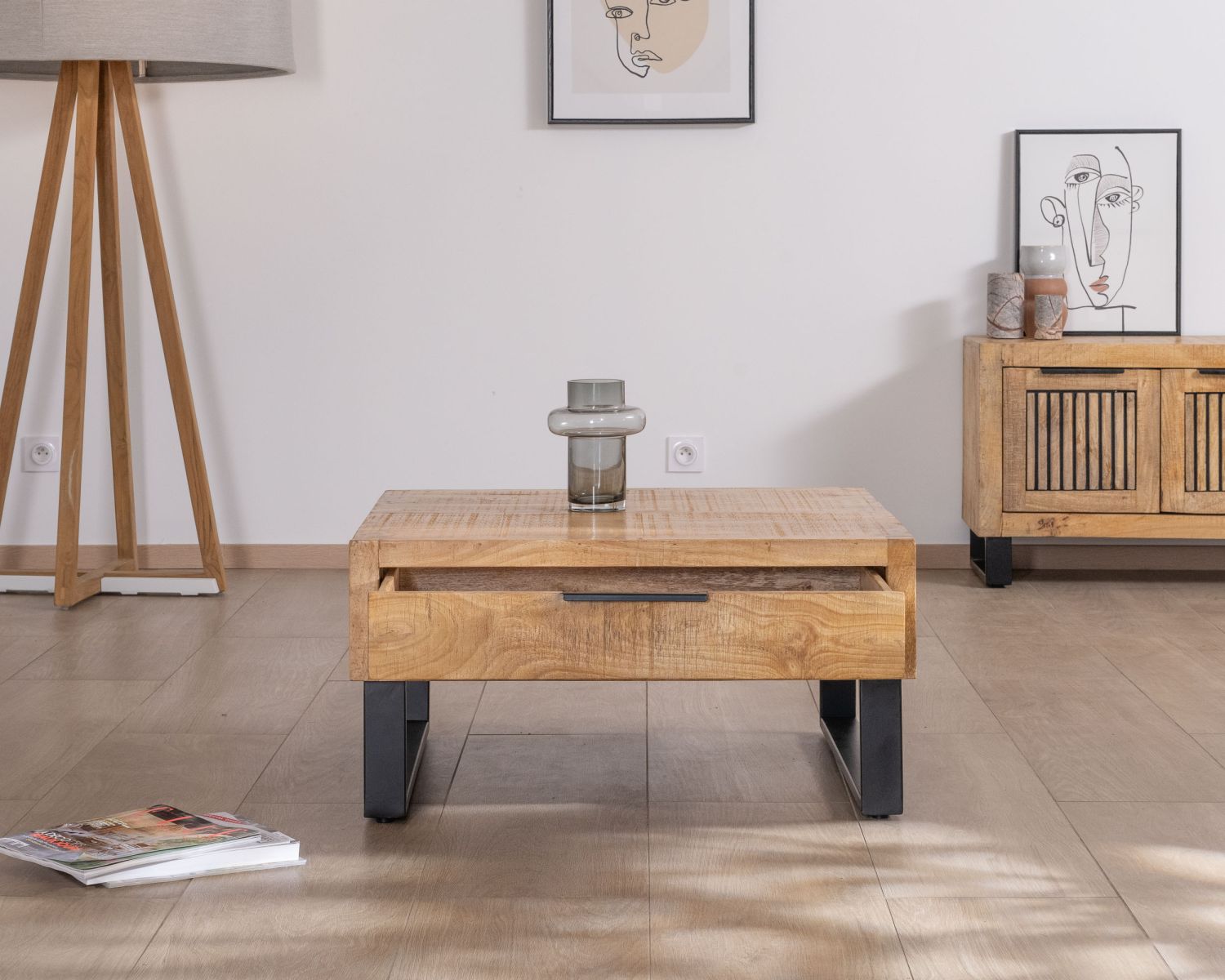 Tavolino quadrato in mango "Manoha" da 80 cm con gambe in metallo e ampio cassetto