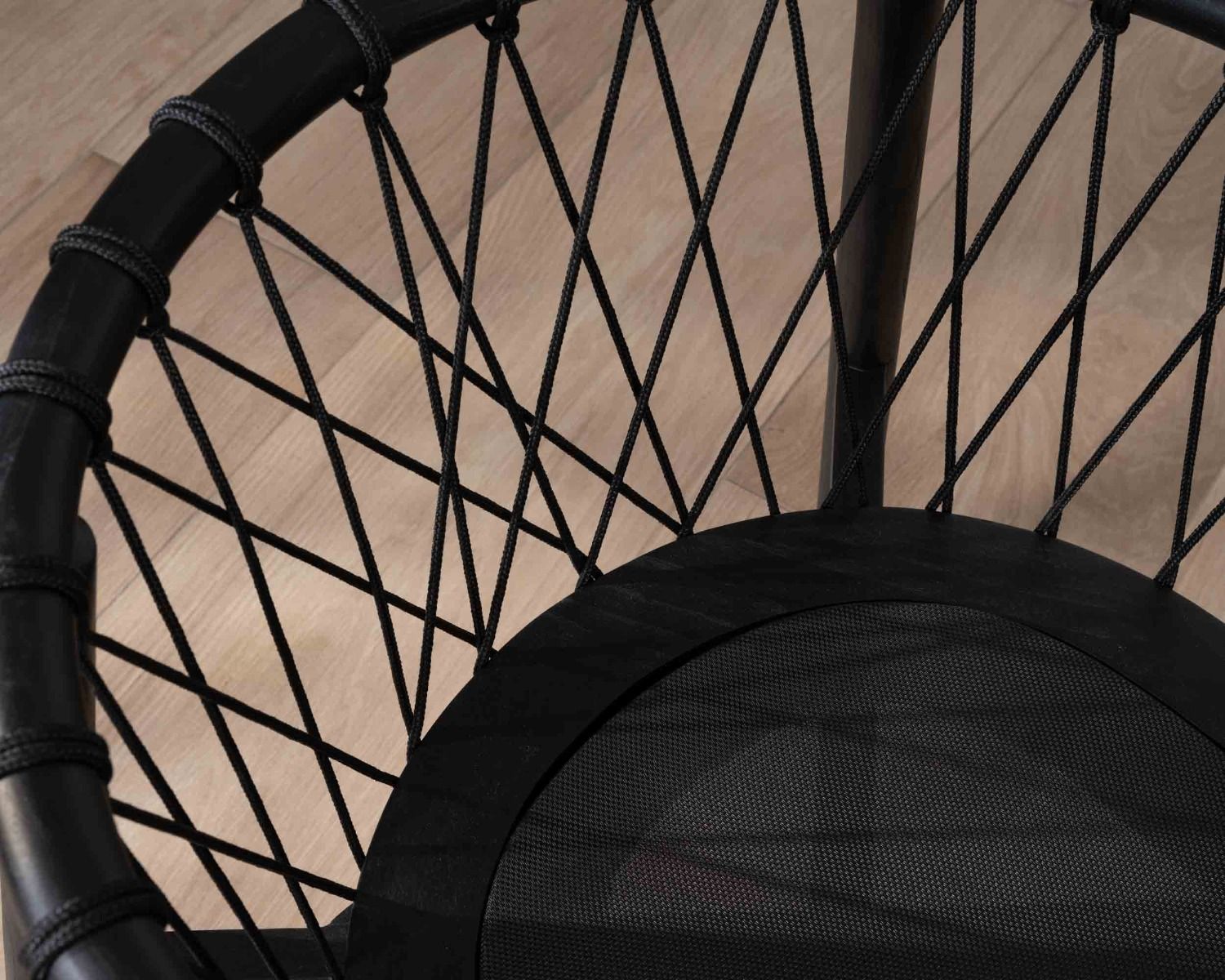 Sedia da pranzo in legno nero "Katue" con corda intrecciata