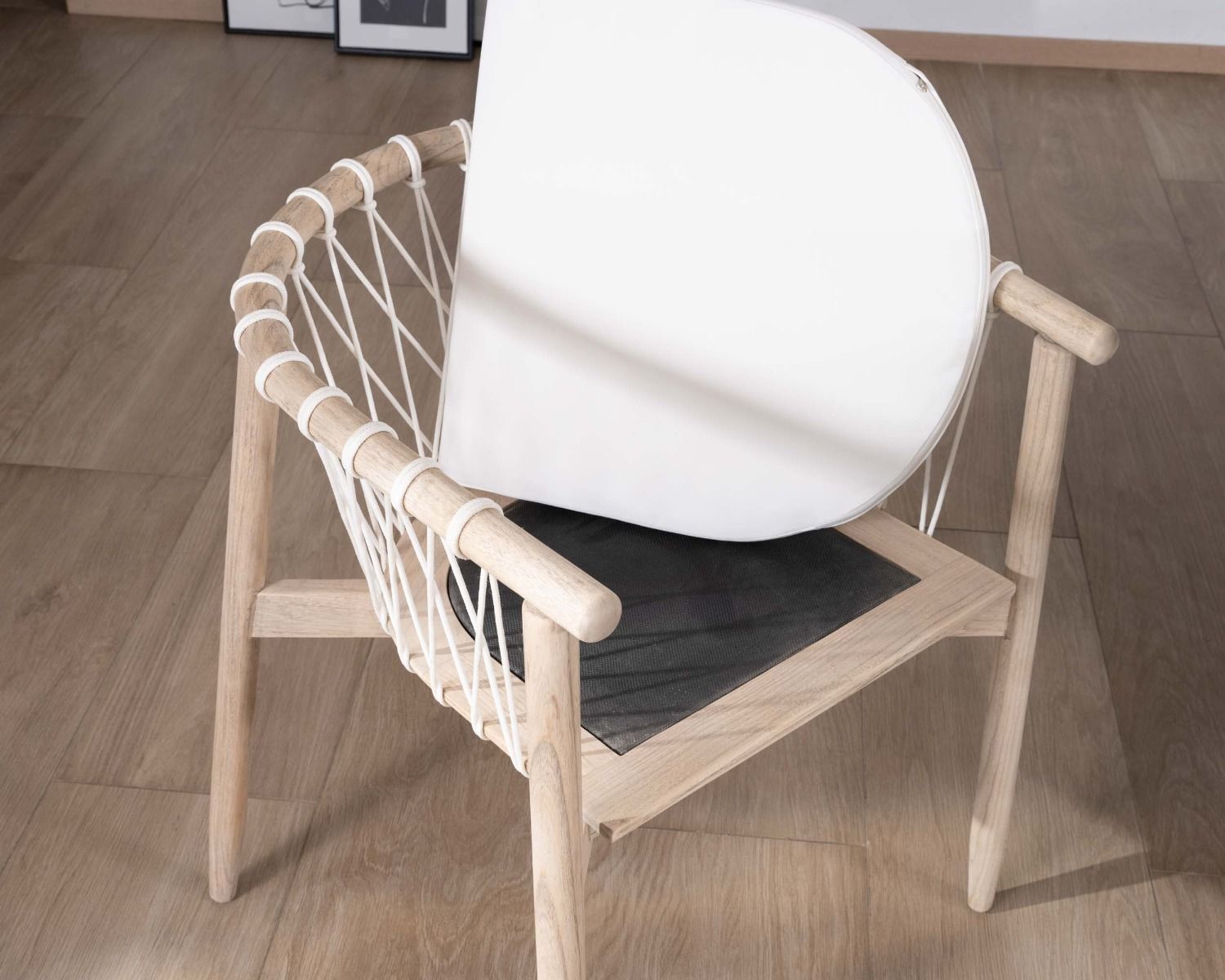 Sedia da pranzo in legno nero "Katue" con corda intrecciata