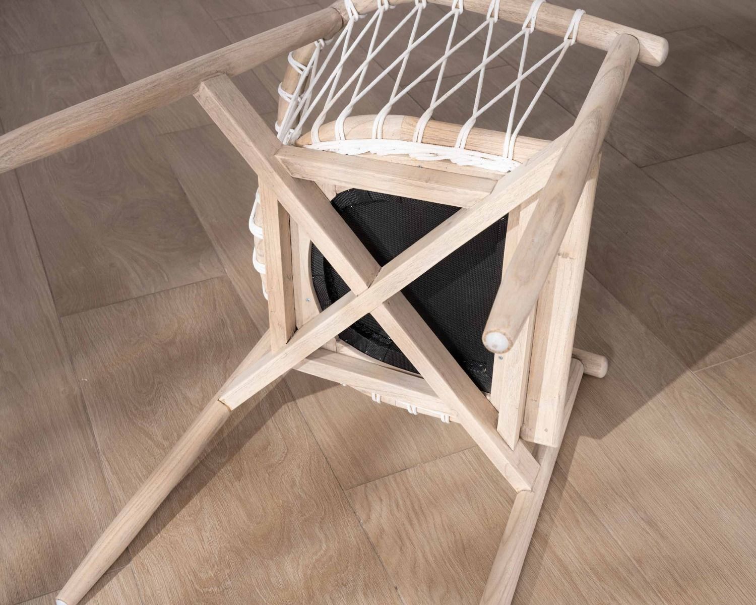 Sedia da pranzo in legno nero "Katue" con corda intrecciata