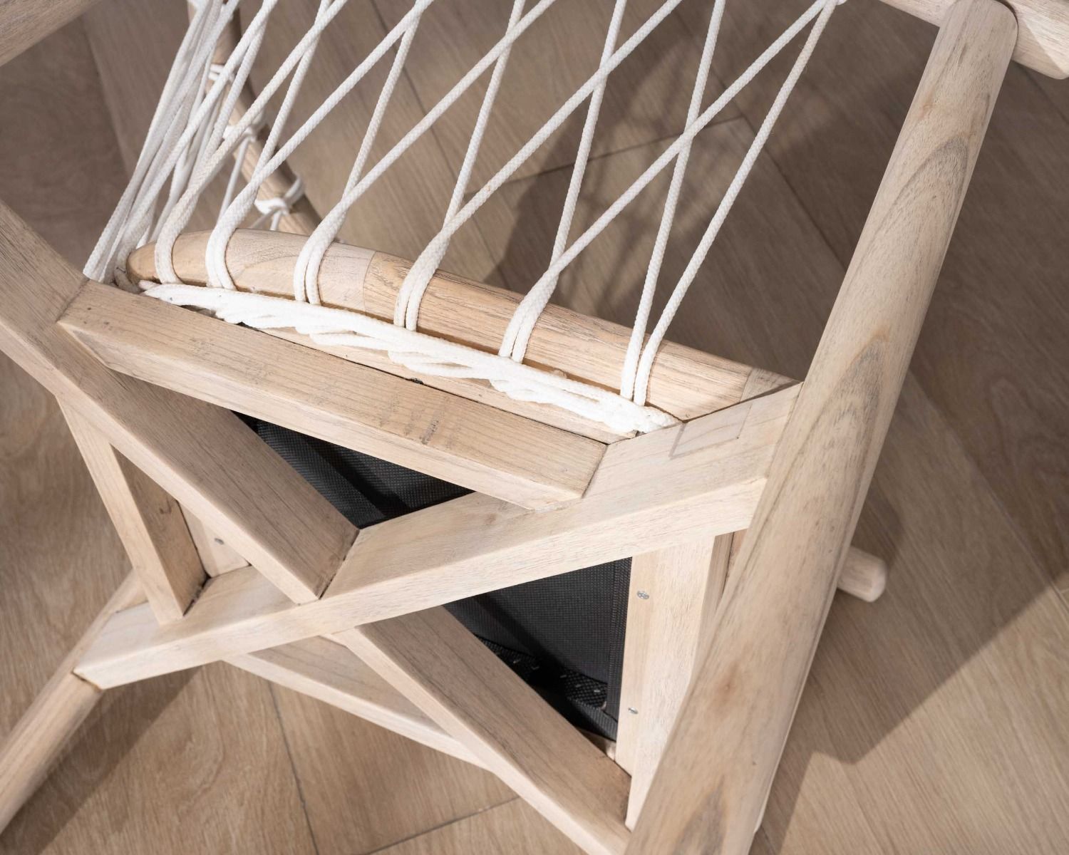 Sedia da pranzo "Katue" in legno e corda intrecciata