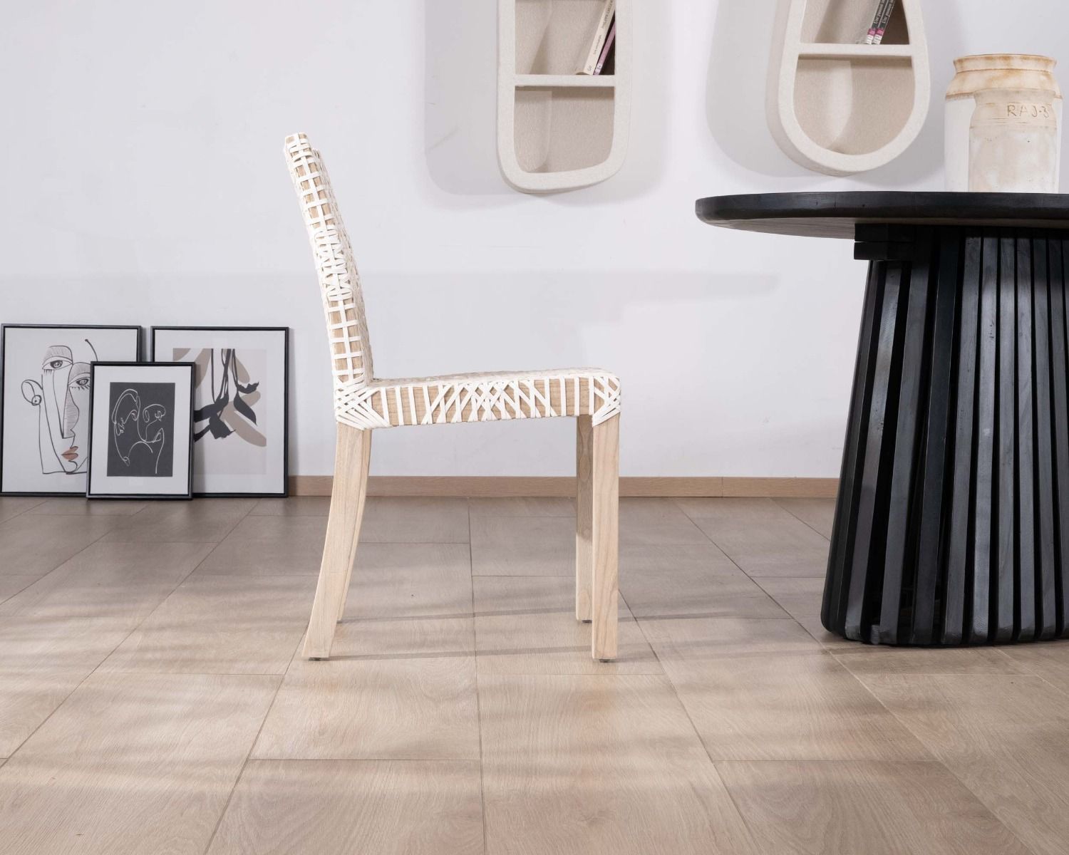 Set di 2 sedie da pranzo "Mambow" in teak e pelle intrecciata bianca