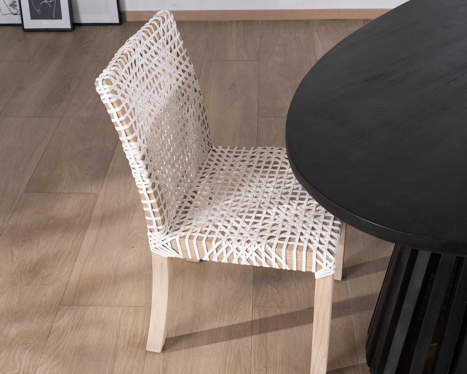 Set di 2 sedie da pranzo "Mambow" in teak e pelle intrecciata bianca