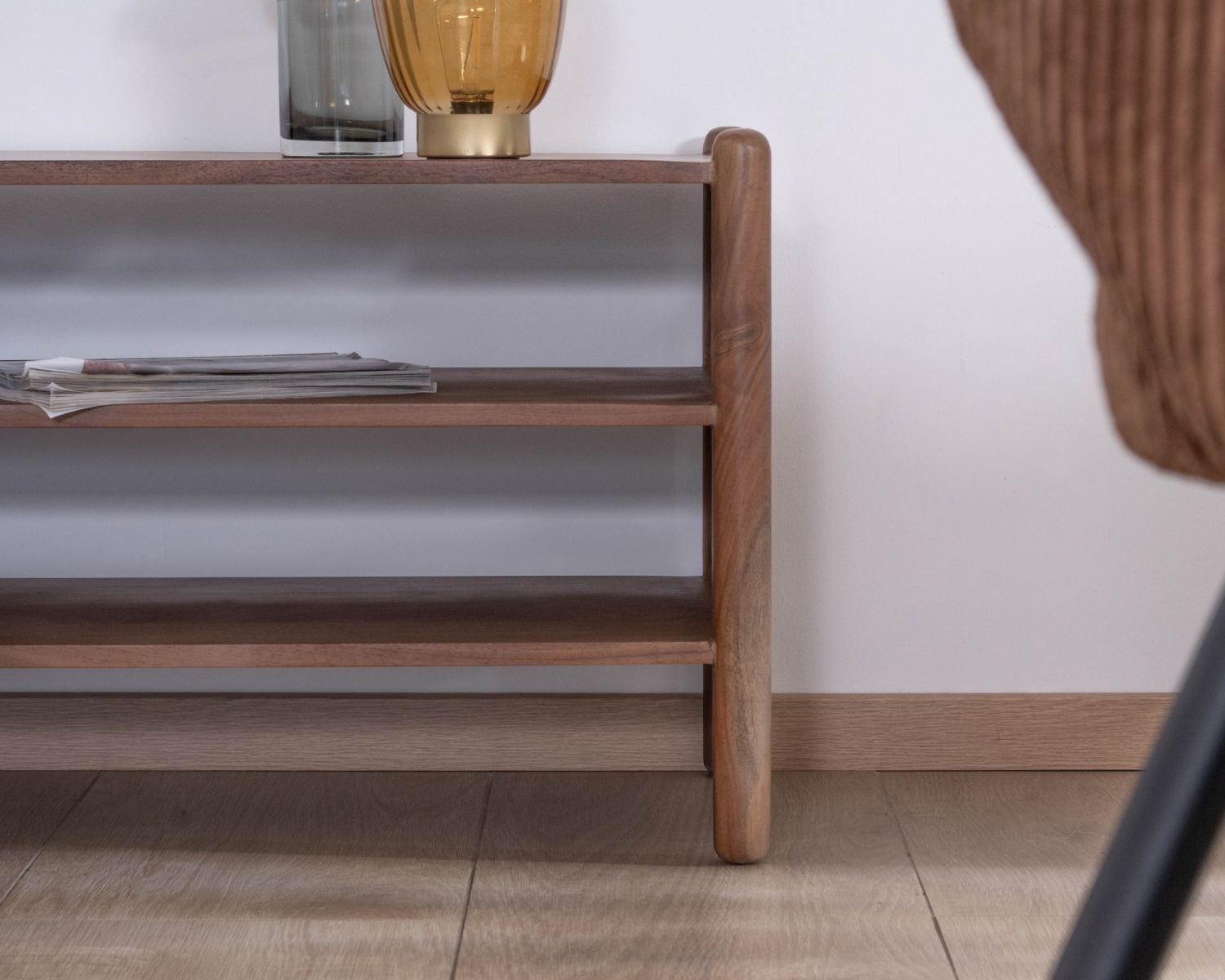 Porta TV in stile giapponese "Yona" da 130 cm in acacia massiccia