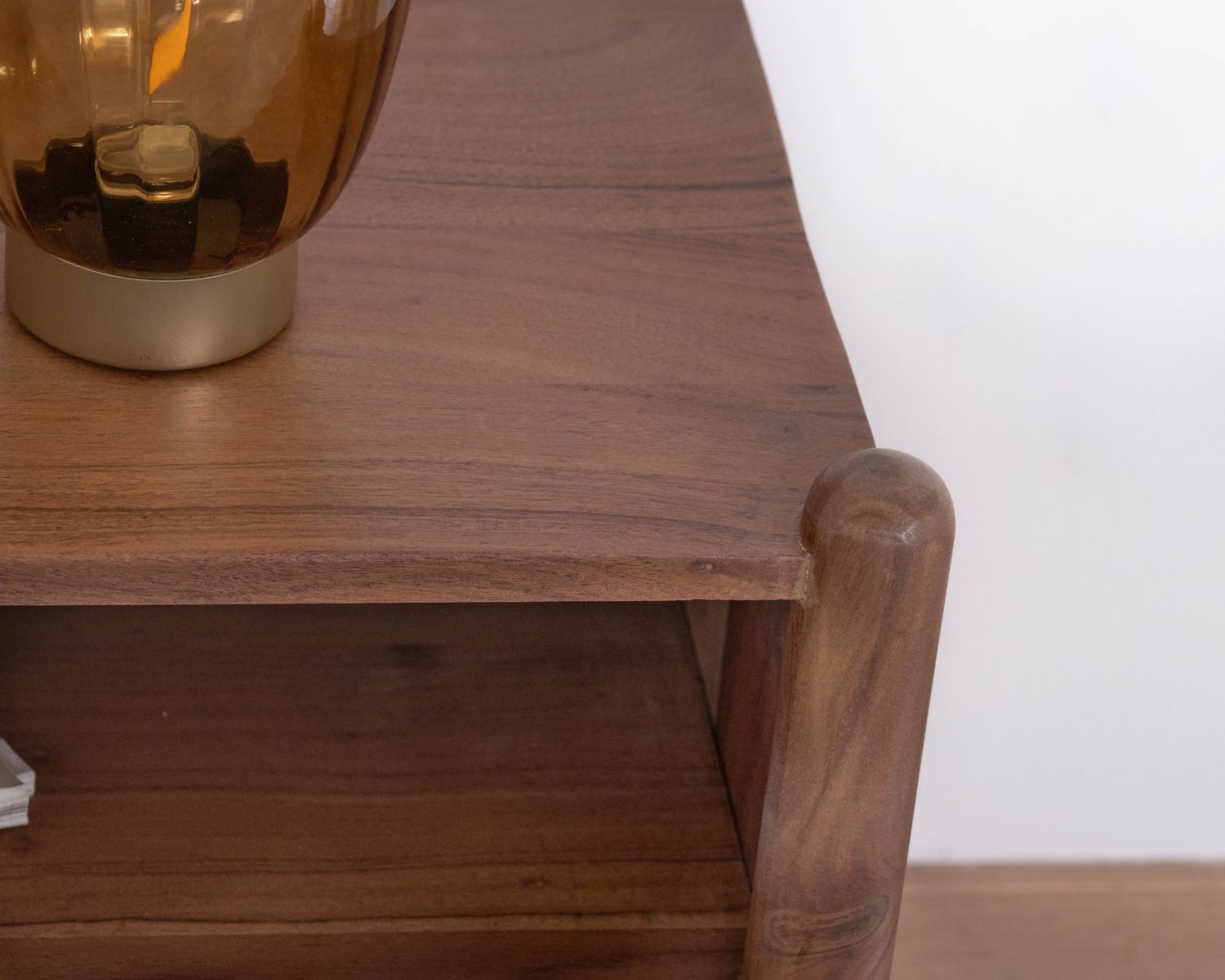 Porta TV in stile giapponese "Yona" da 130 cm in acacia massiccia