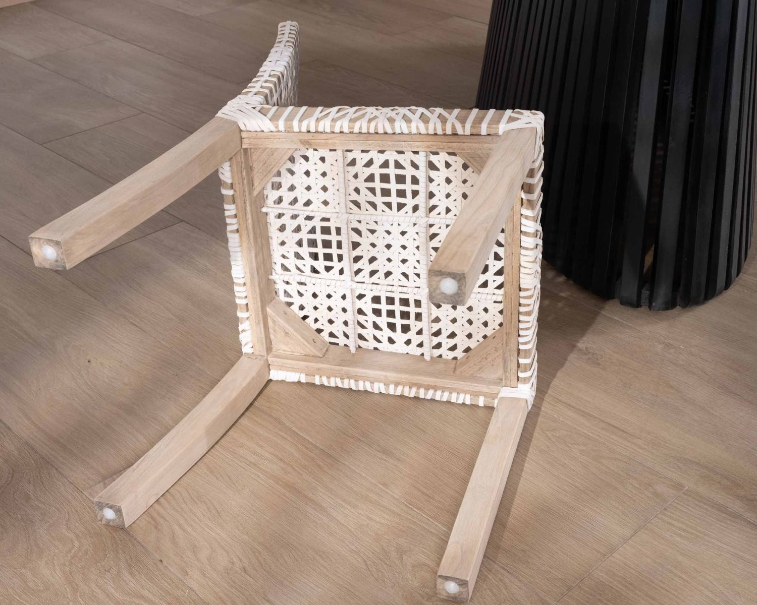 Set di 2 sedie da pranzo "Mambow" in teak e pelle intrecciata bianca