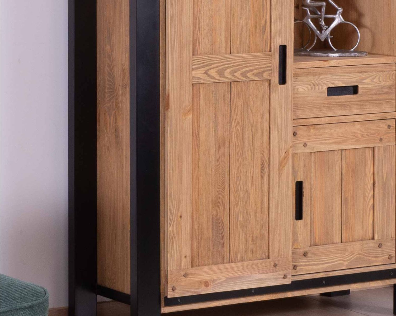 Credenza industriale alta "Lugano" in pino massiccio e metallo