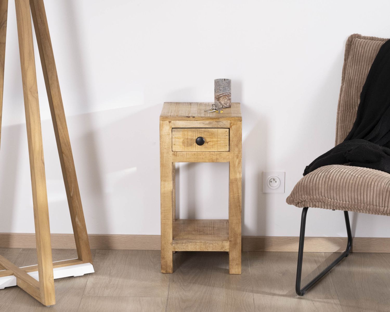 Comodino "Manoha" con struttura aperta e 1 cassetto, legno di mango H 60 cm