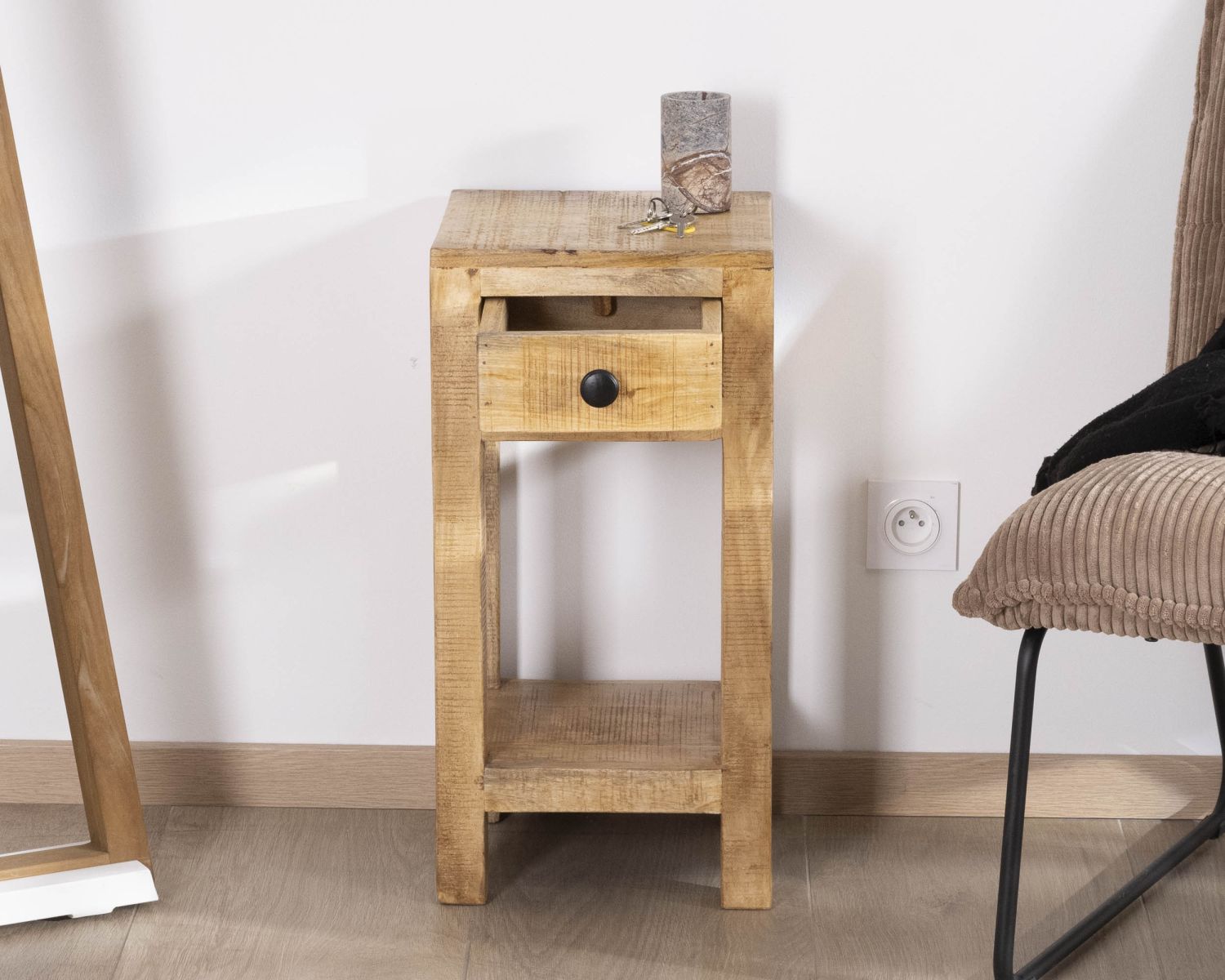 Comodino "Manoha" con struttura aperta e 1 cassetto, legno di mango H 60 cm