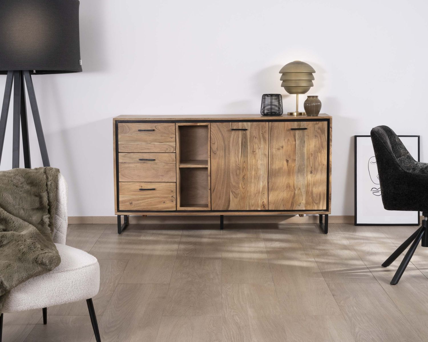 Credenza industriale da 160 cm in acacia "Baltik" con ante, cassetti e nicchie