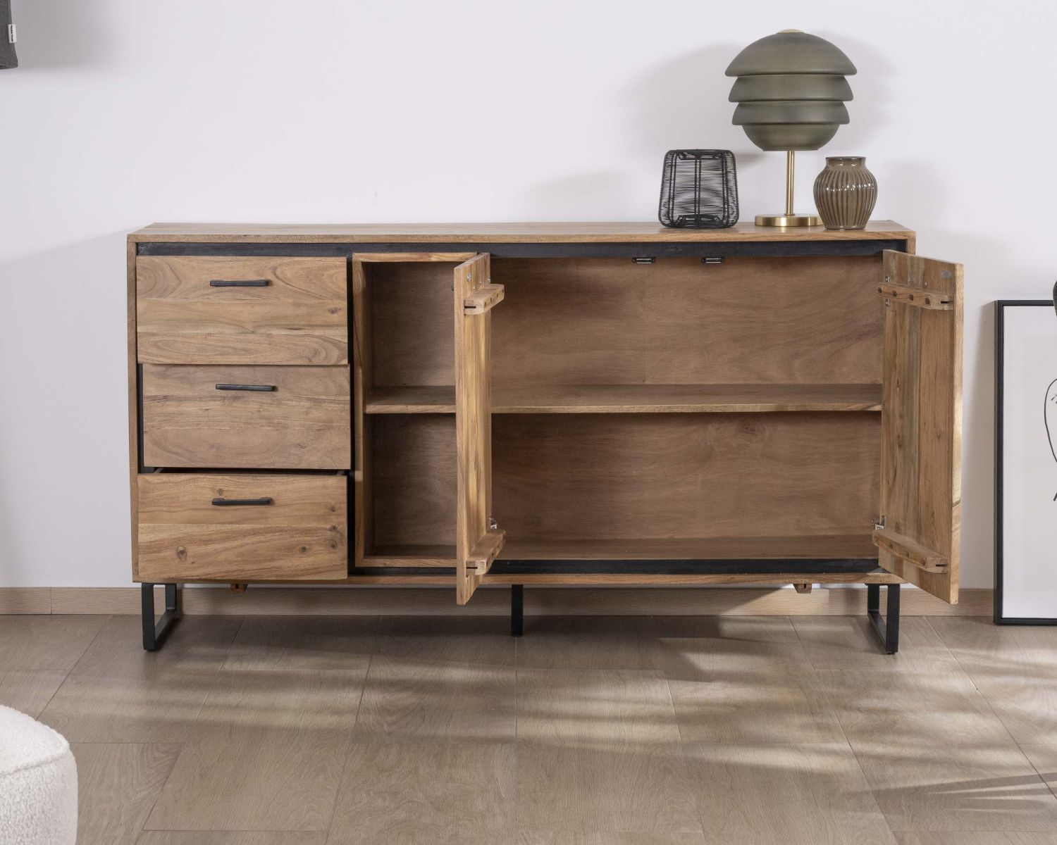 Credenza industriale da 160 cm in acacia "Baltik" con ante, cassetti e nicchie