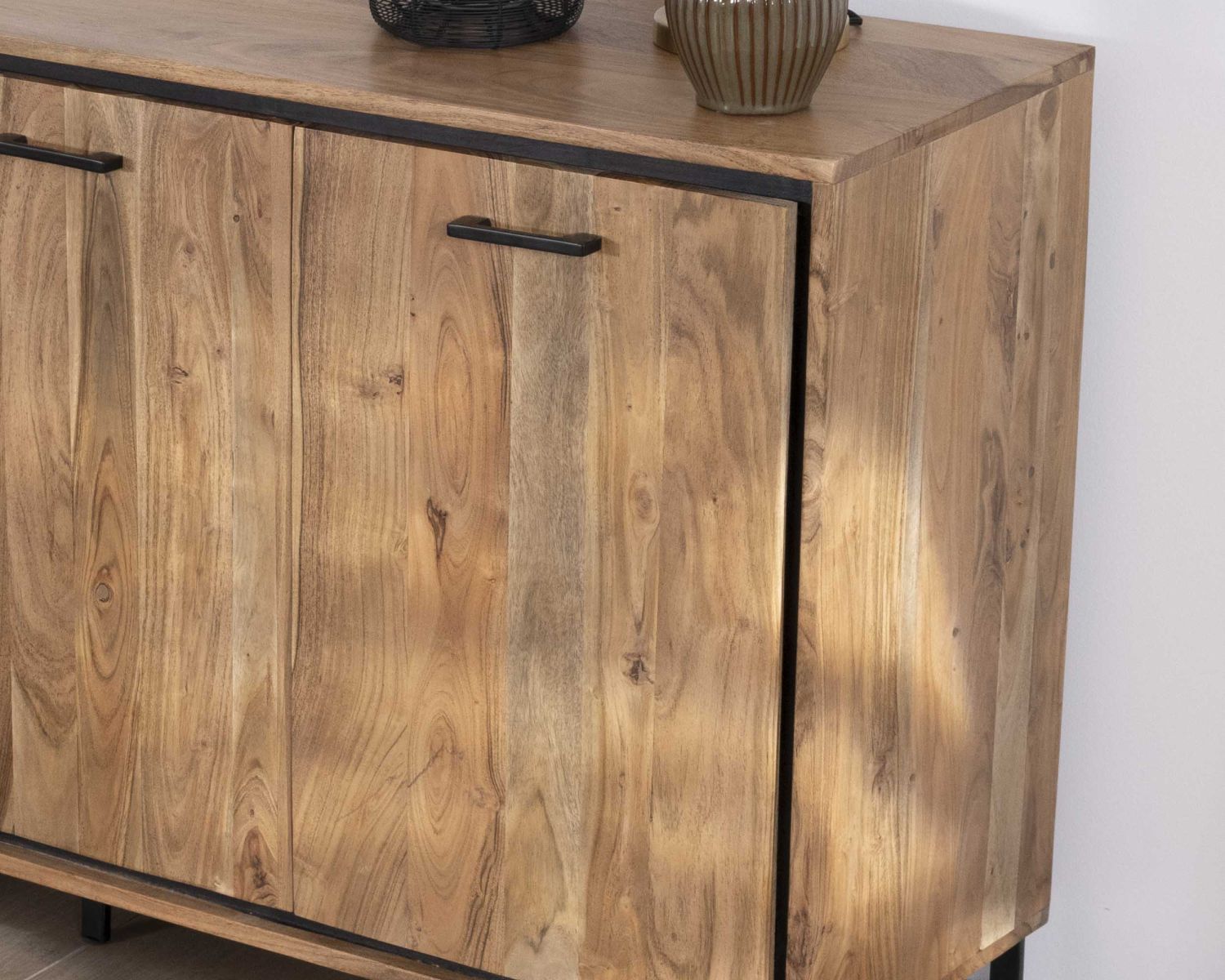 Credenza industriale da 160 cm in acacia "Baltik" con ante, cassetti e nicchie