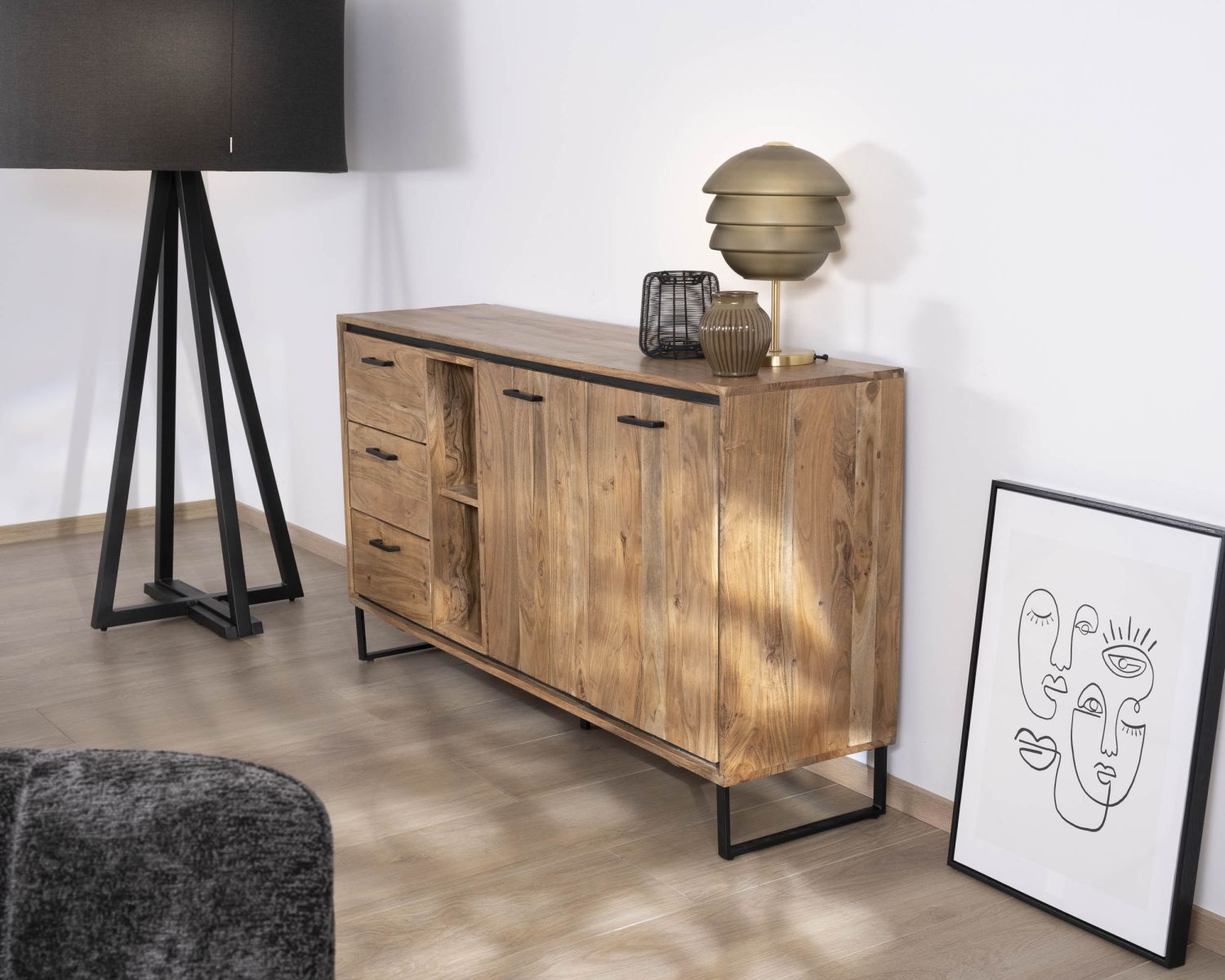 Credenza industriale da 160 cm in acacia "Baltik" con ante, cassetti e nicchie