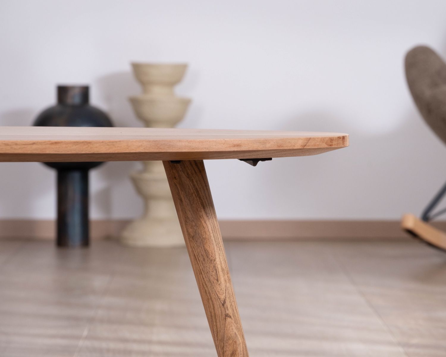 Tavolino a forma di barca in stile scandinavo "Voluto", 110 cm, legno massiccio di acacia