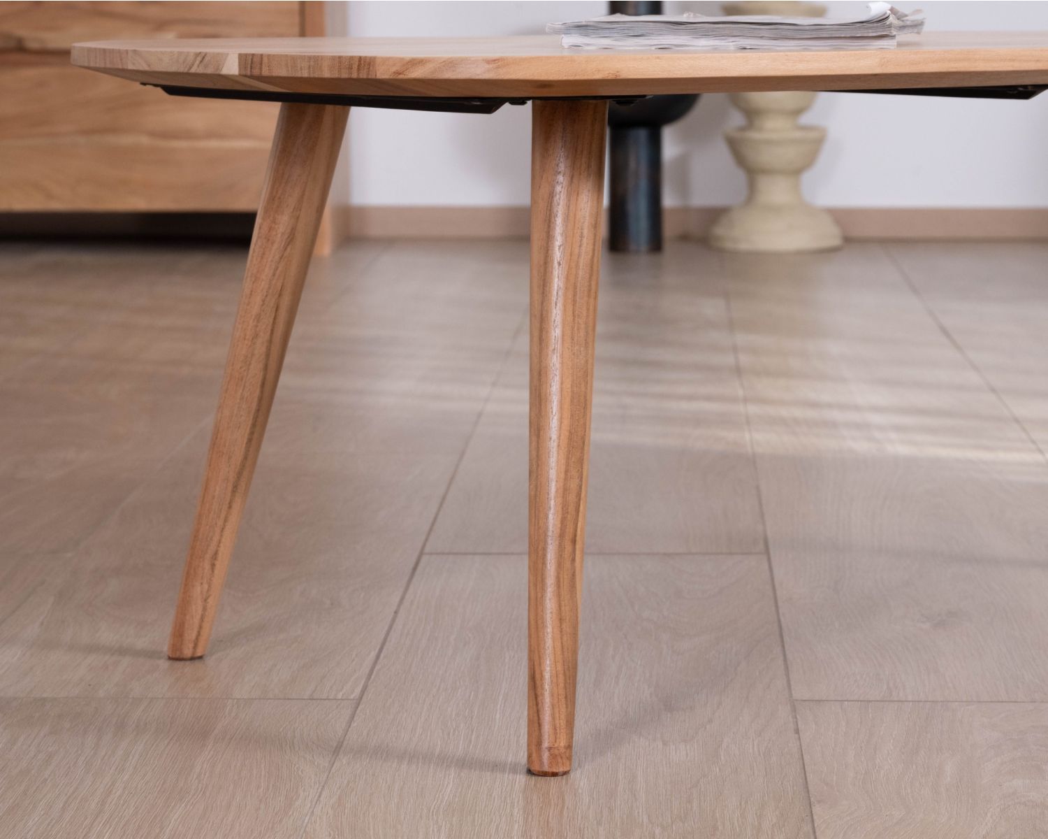 Tavolino a forma di barca in stile scandinavo "Voluto", 110 cm, legno massiccio di acacia